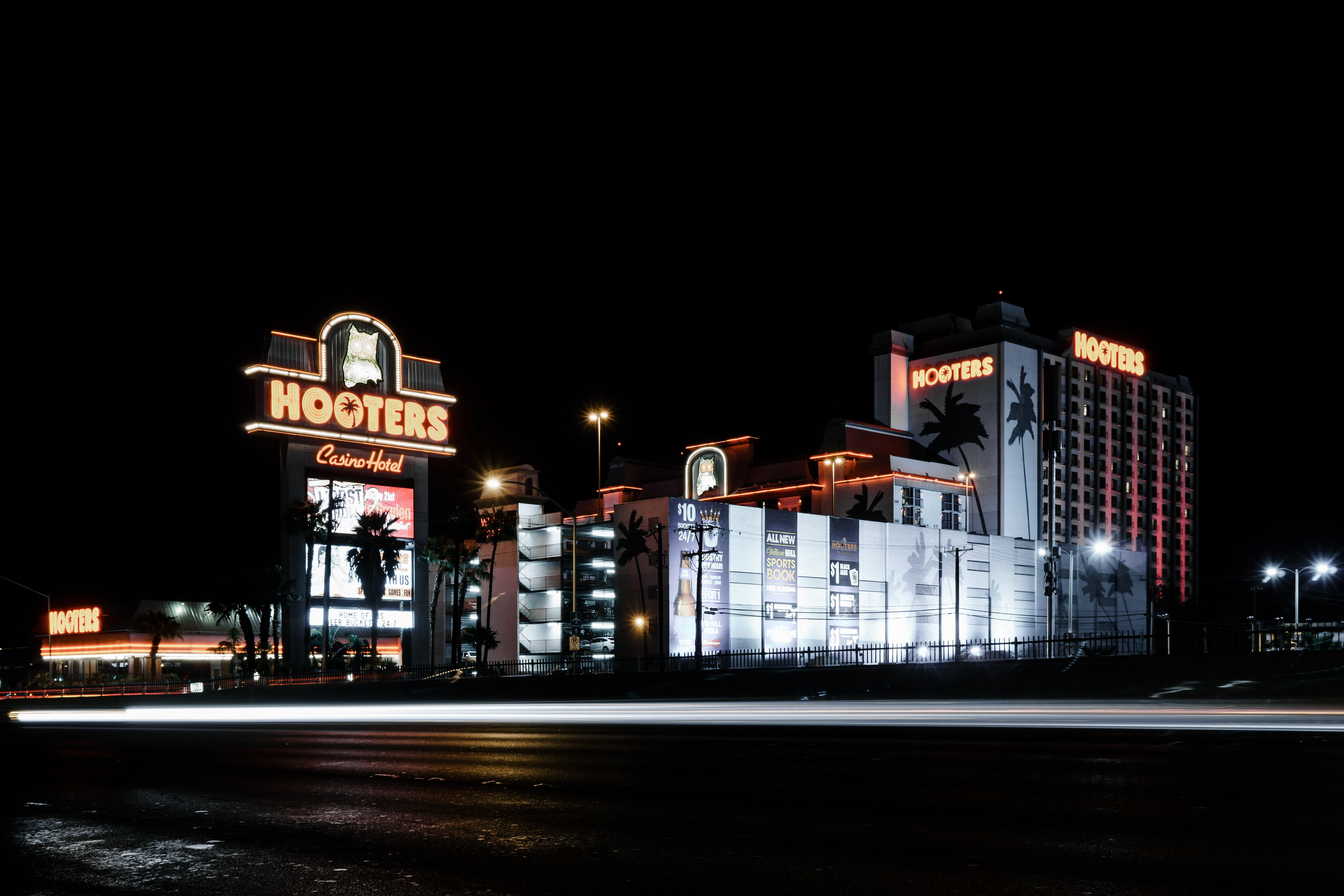 outdoors, lighttrail, city life, motion, nightlife, long exposure, 4K, usa, architecture, street light, hooters, photography, office building exterior, HD Wallpaper