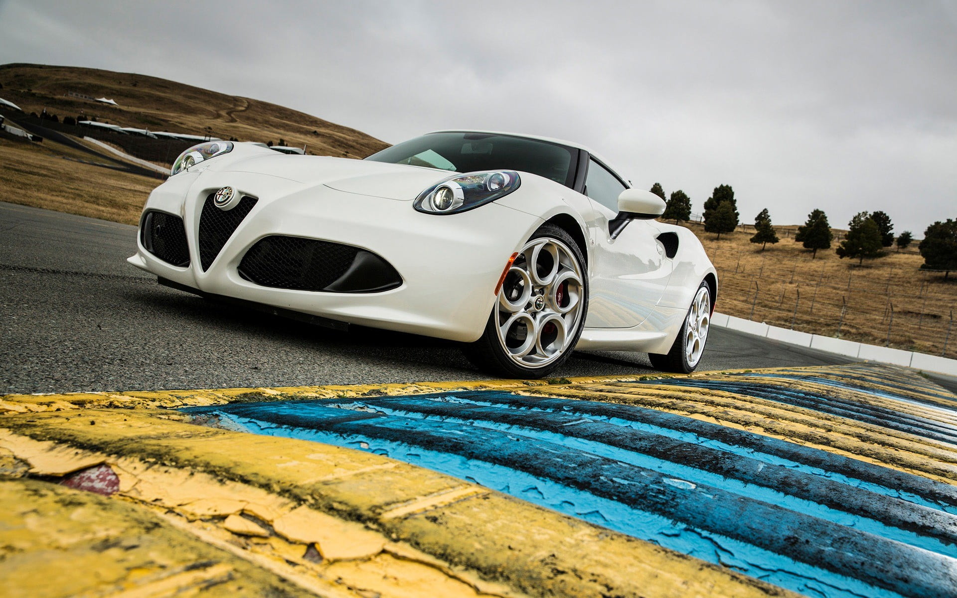 tire, speed, cloud - sky, mode of transportation, nature, romeo, land vehicle, motor vehicle, wheel, alfa, white, sports car, luxury, no people, wealth, HD Wallpaper