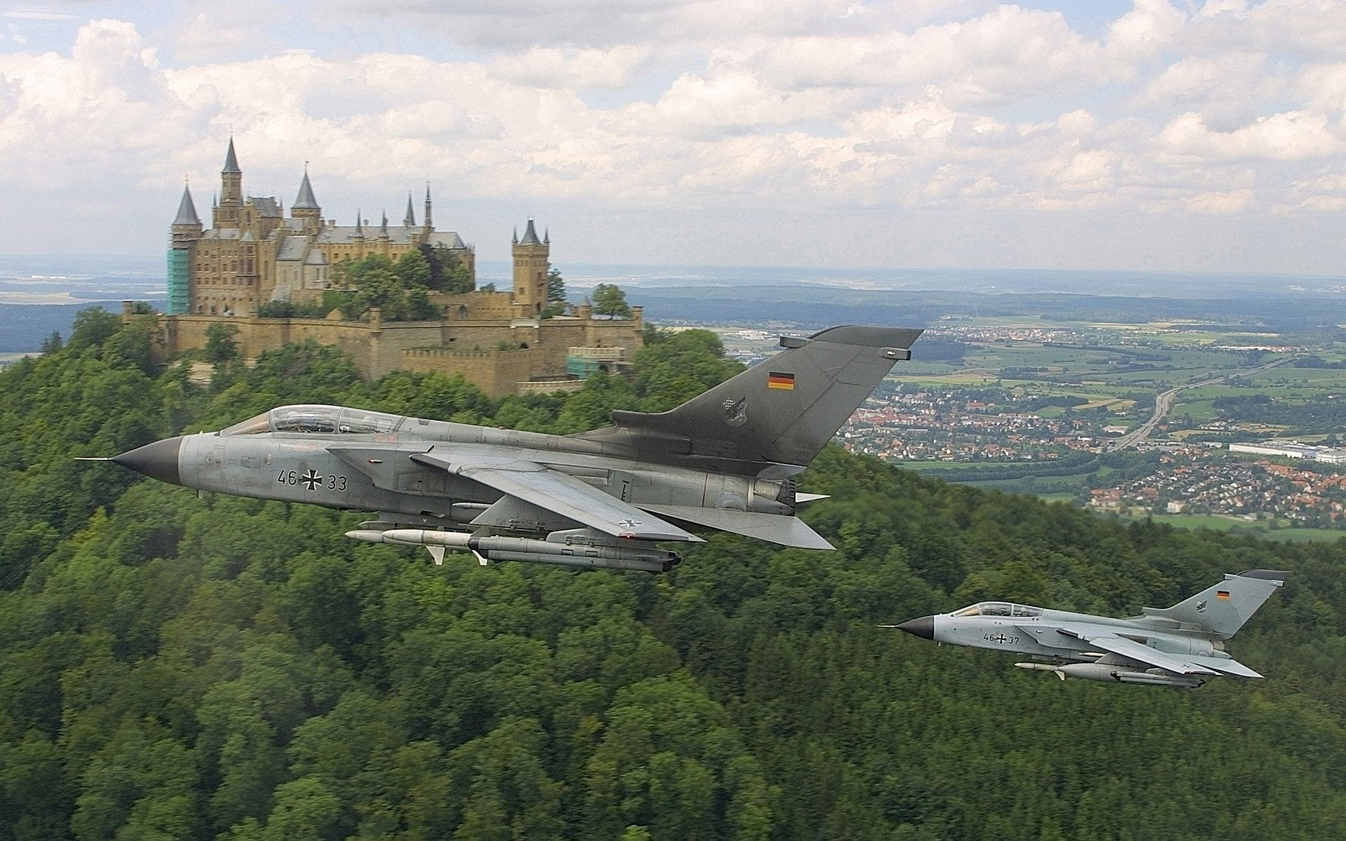 airplane, built structure, mode of transportation, nature, Jet Fighters, flying, cloud - sky, air vehicle, military, day, 1080P, outdoors, building exterior, HD Wallpaper