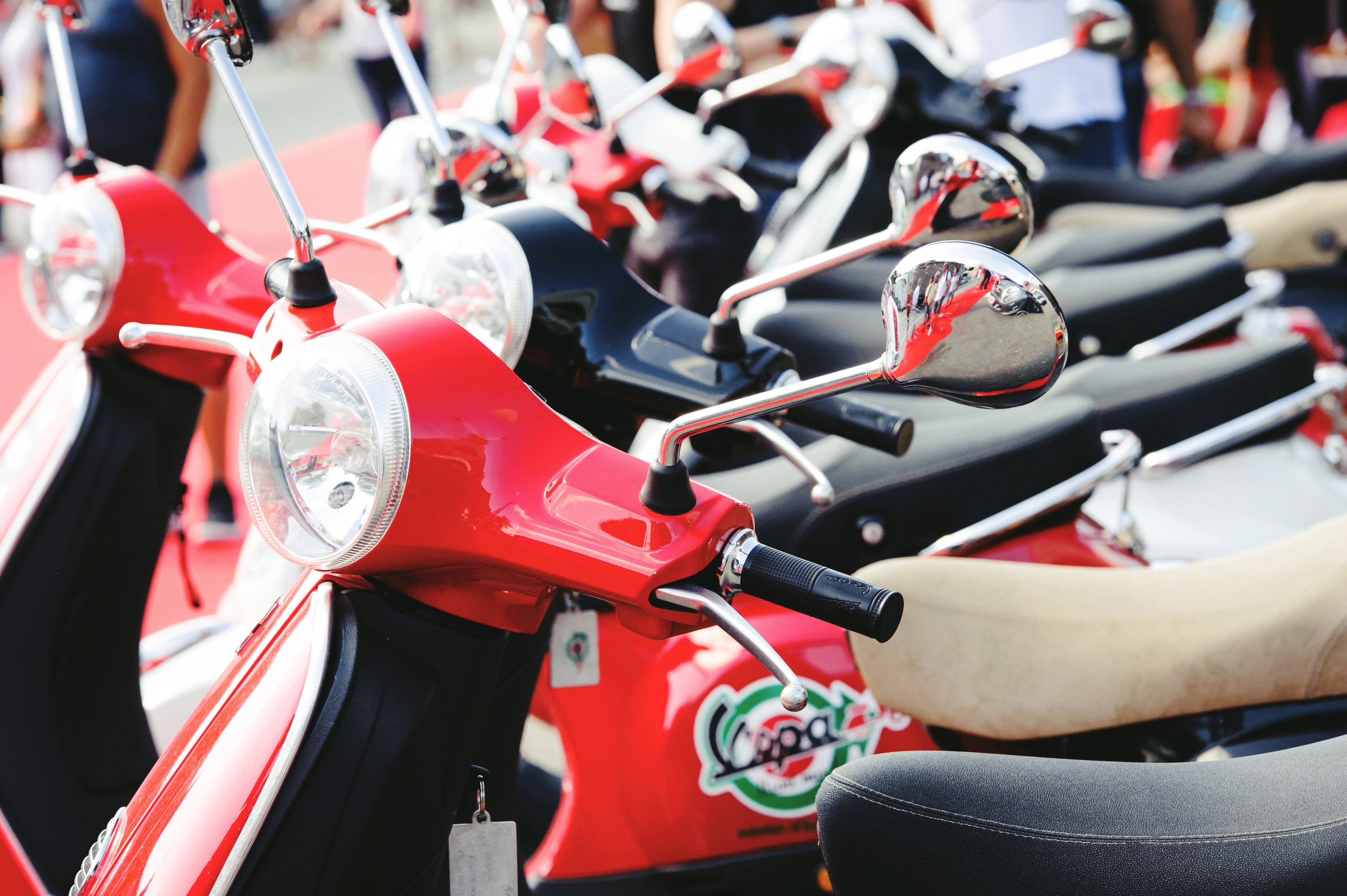day, italy, belgium, sport, moto, travel, motor scooter, in a row, red, italian, crash helmet, transportation, focus on foreground, stavelot, outdoors, HD Wallpaper