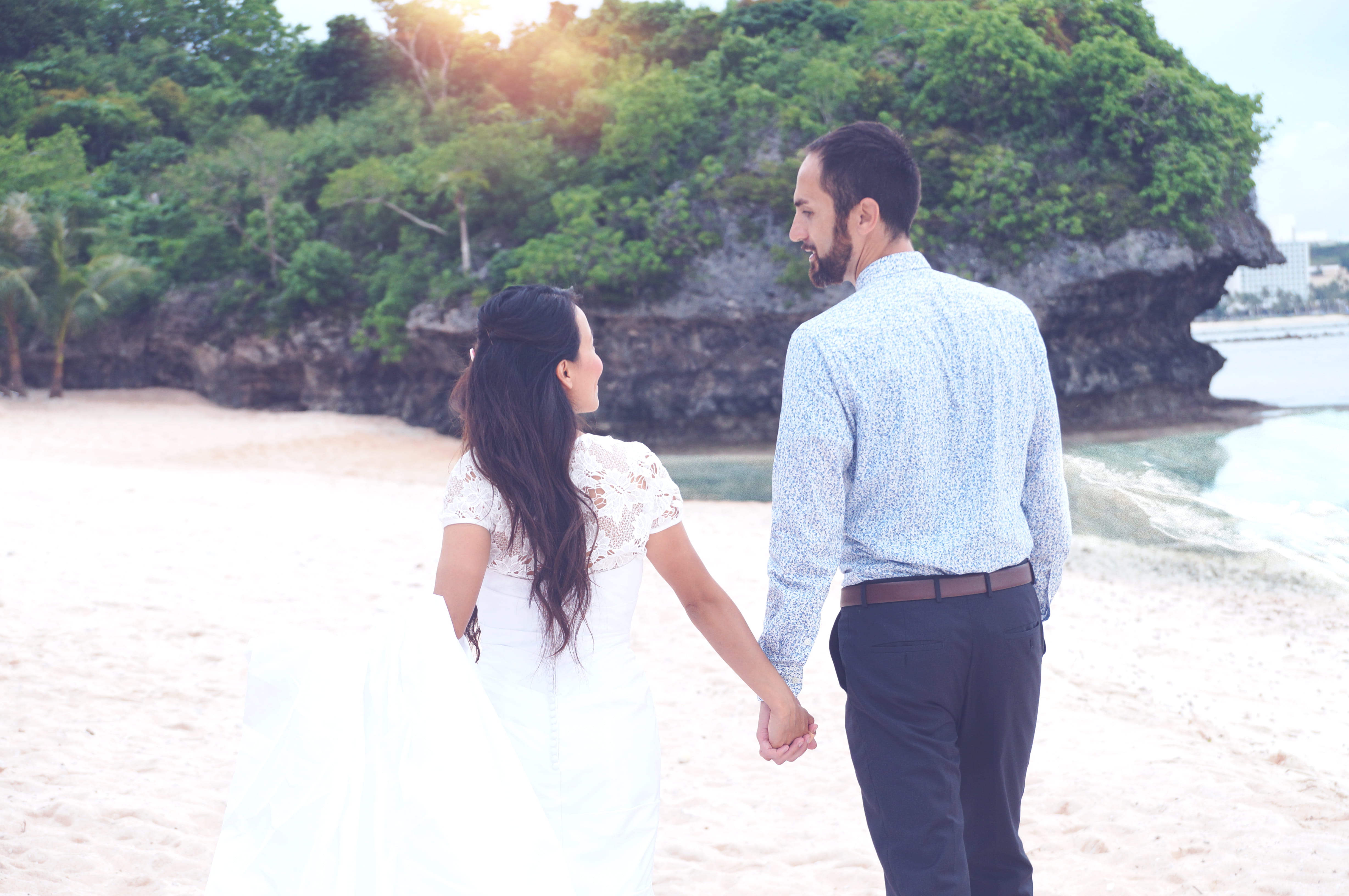 tree, wedding, positive emotion, real people, sunlight, love, couple - relationship, hairstyle, leisure activity, gun beach, women, happy, lifestyles, beach, HD Wallpaper