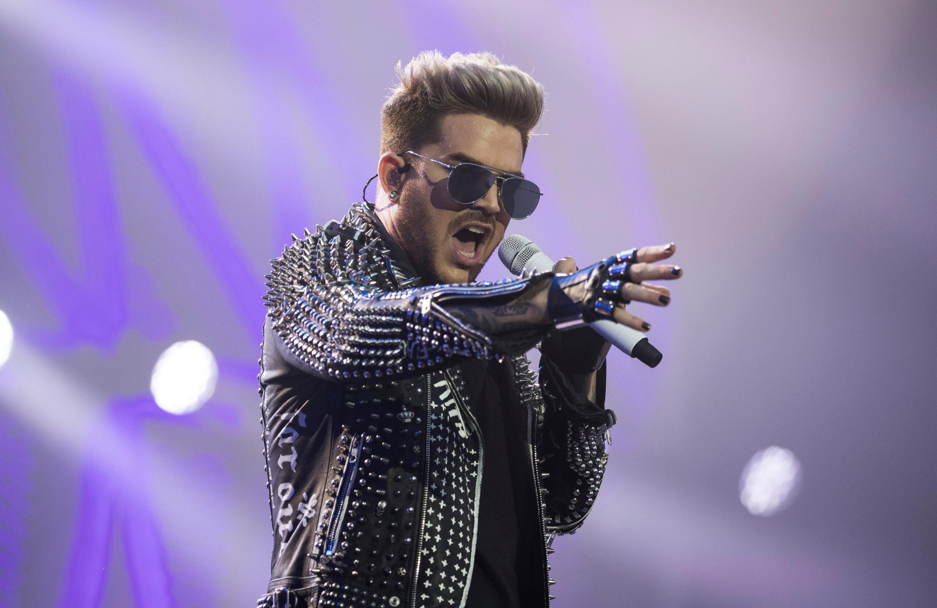 night, men, purple, glasses, performance, illuminated, stage, cool attitude, young adult, arts culture and entertainment, musician, young men, waist up, HD Wallpaper