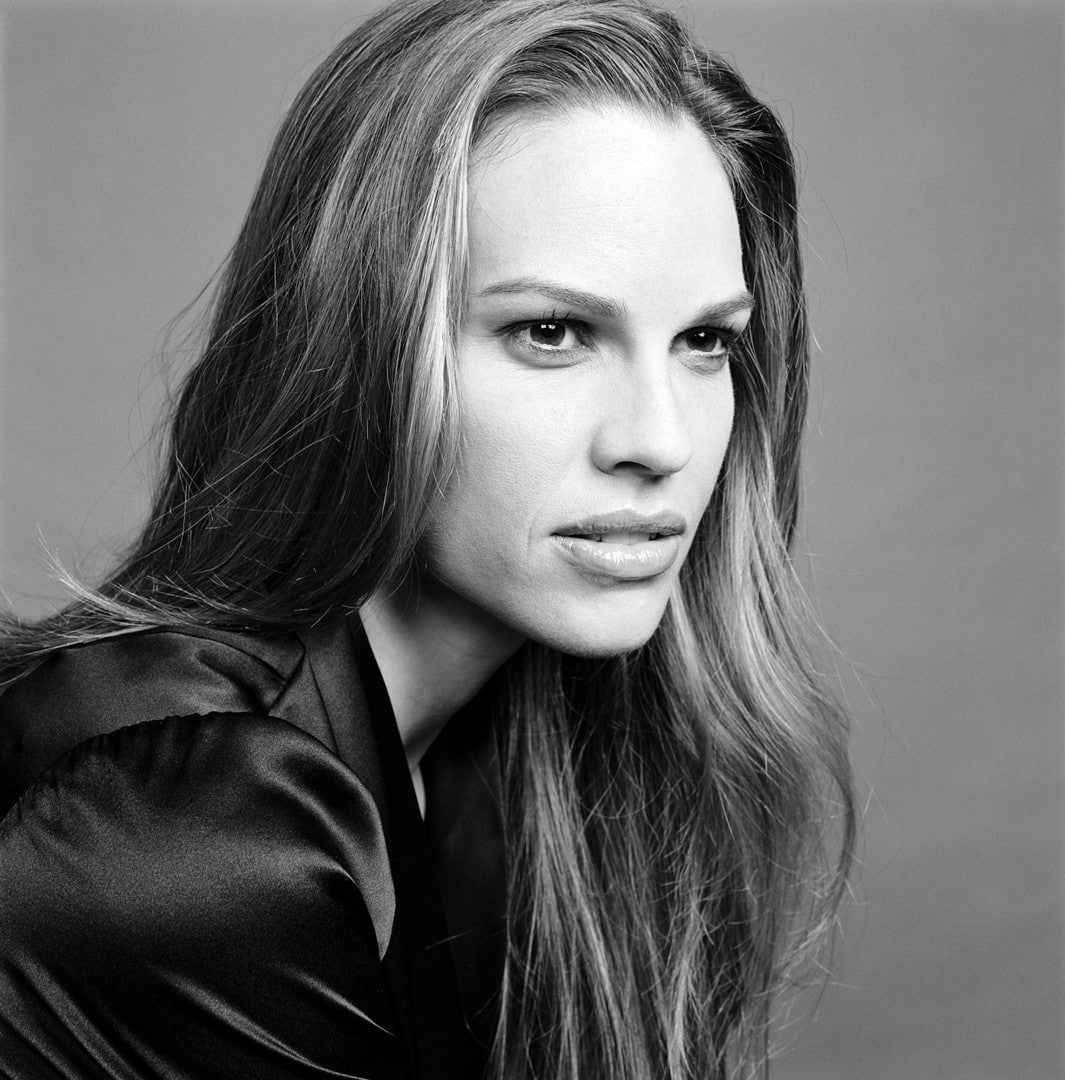 actress, women, 480P, monochrome, long hair, Hilary Swank, portrait, Phone HD Wallpaper