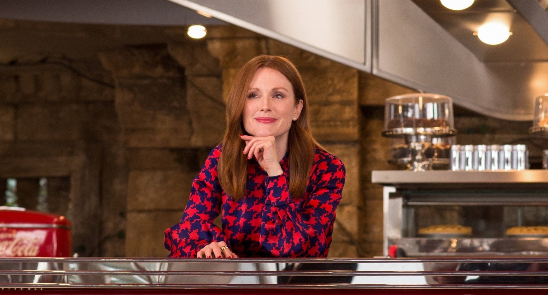 smiling, young women, hair, skill, beautiful woman, young adult, long hair, Julianne Moore, Kingsman: The Golden Circle, adult, hairstyle, portrait, waist up, HD Wallpaper