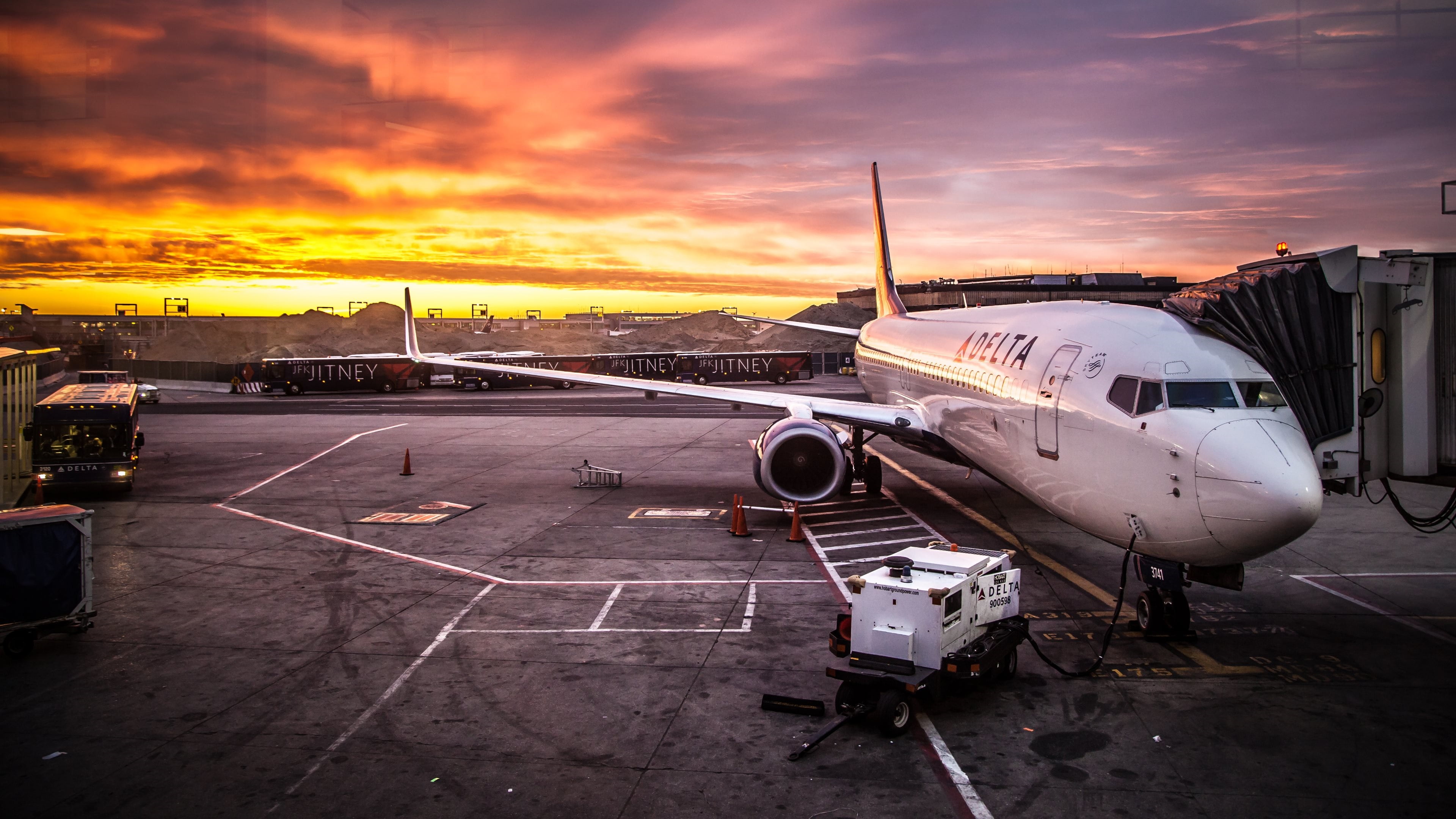 aerospace industry, nature, airport terminal, air travel, air vehicle, sunset, boeing, airport runway, no people, transportation, dusk, arrival, travel, HD Wallpaper