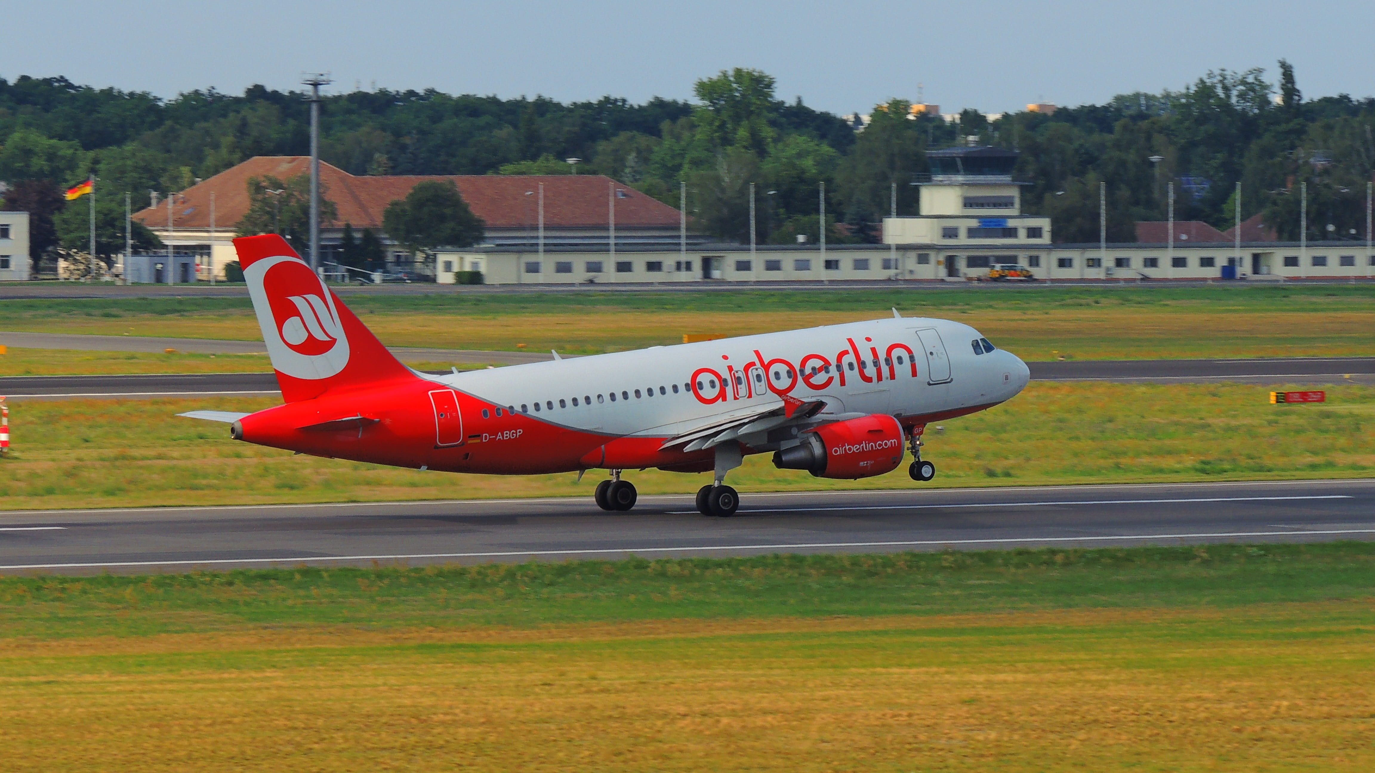 Berlin, passenger, sign, airport runway, national, mode of transportation, direction, tourist, communication, western script, red, trip, tree, air vehicle, HD Wallpaper