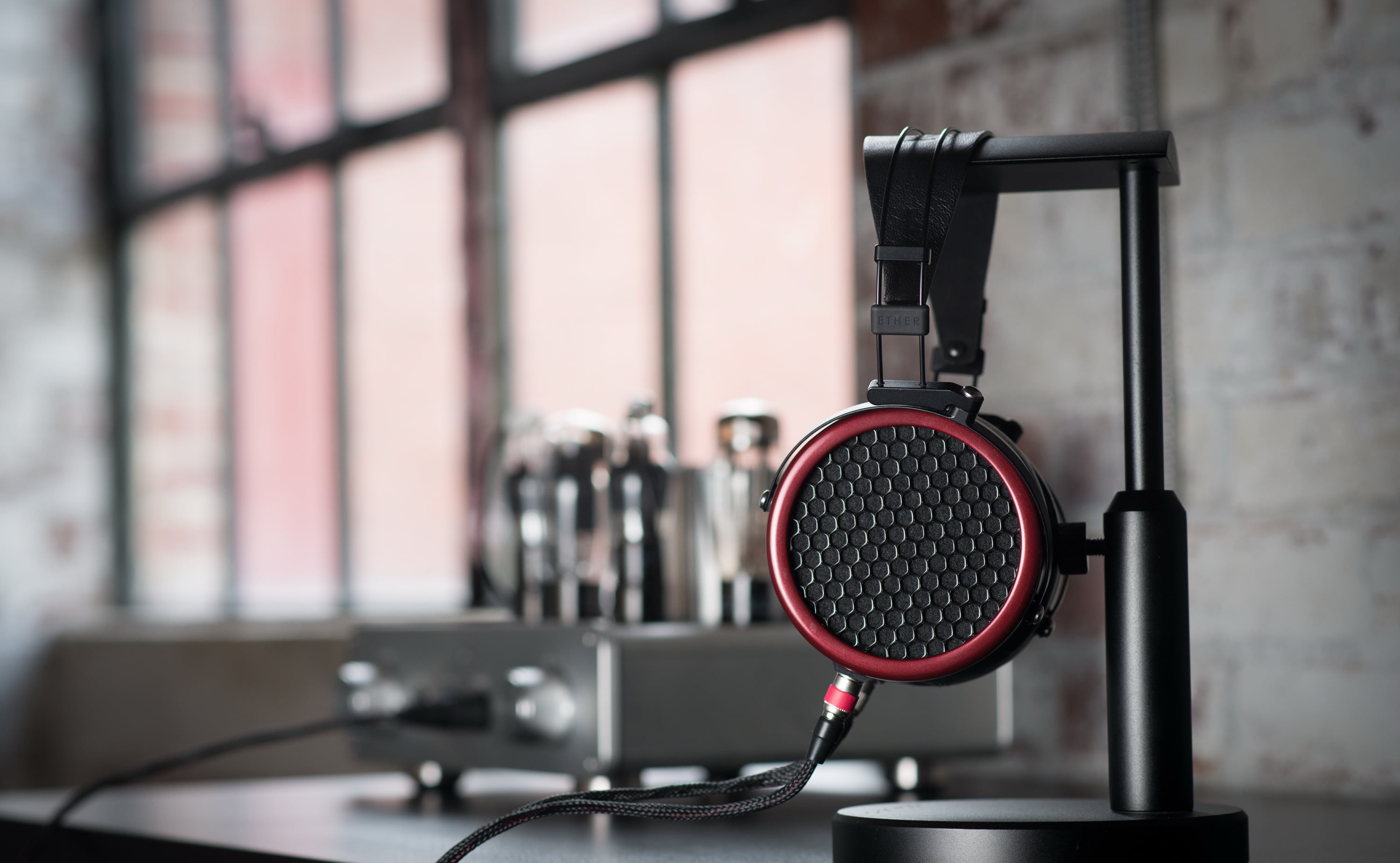 microphone, electrical equipment, domestic room, sound, headphones, technology, day, studio, communication, equipment, focus on foreground, single Object, HD Wallpaper