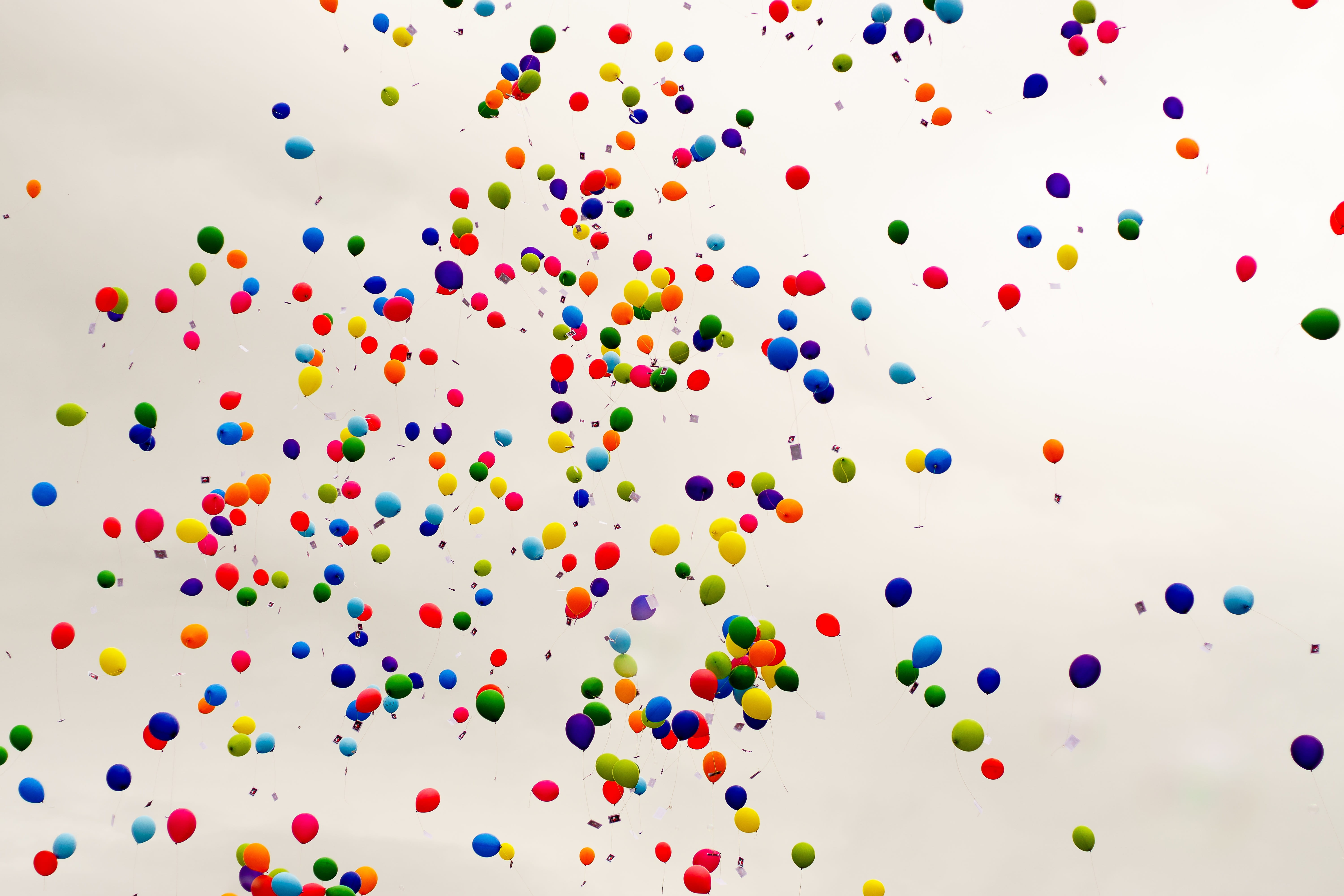 celebration, event, studio shot, happiness, congratulation, red, mid-air, multi colored, 5K, party, card, balloon, blue, choice, balloons, helium balloon, HD Wallpaper