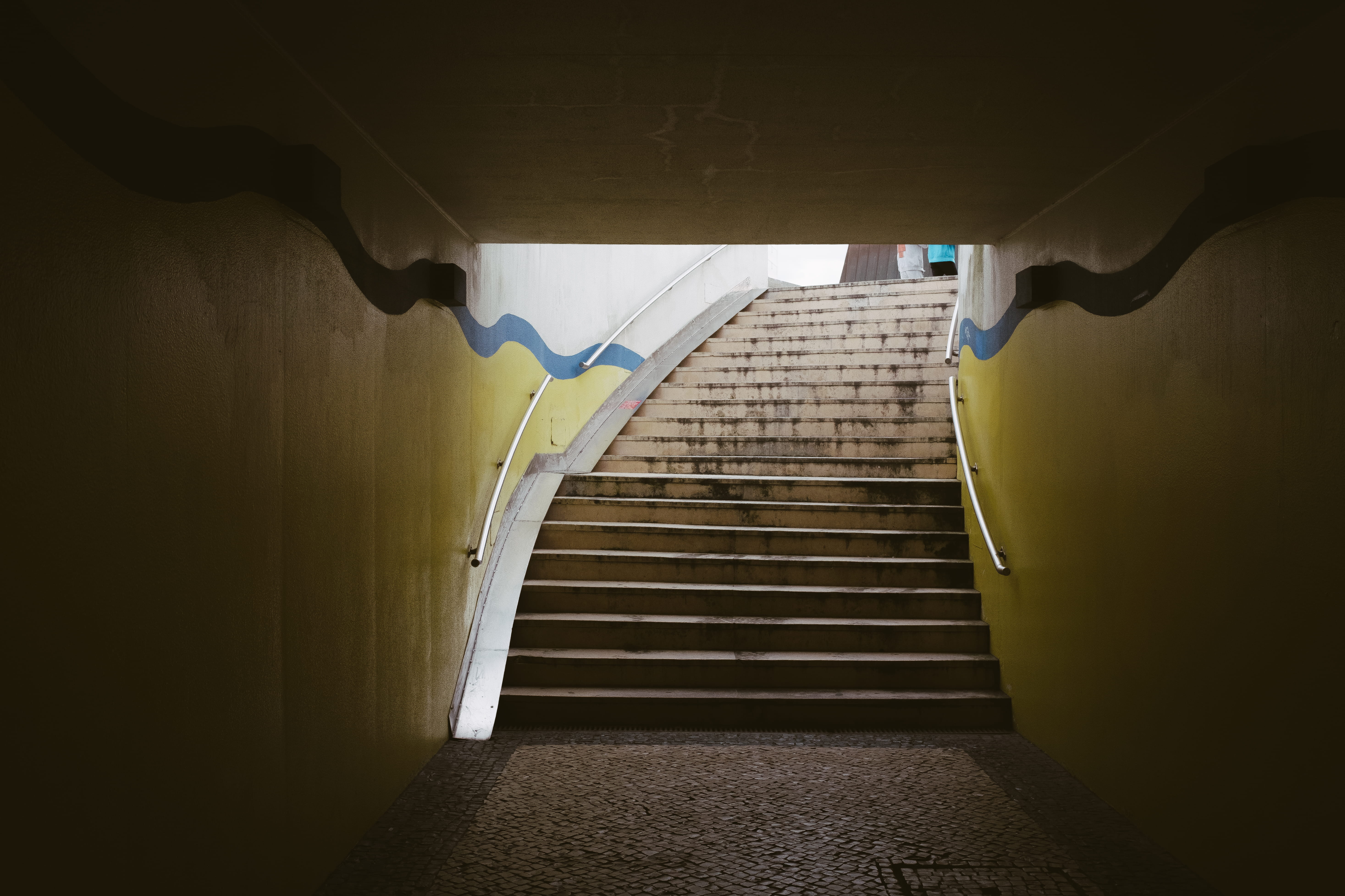 empty, staircase, light at the end of the tunnel, stair, wavy, architecture, tunnel, low angle view, building, stairs, subway, underpass, ceiling, absence, HD Wallpaper