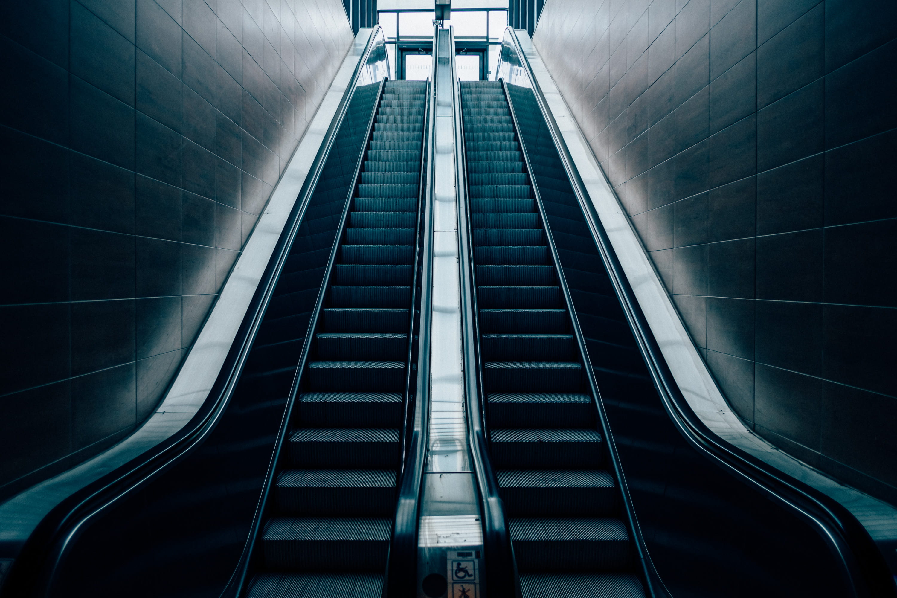 wall, gray, railing, low angle view, steps and staircases, subway station, futuristic, direction, synchronized, technology, the way forward, convenience, HD Wallpaper