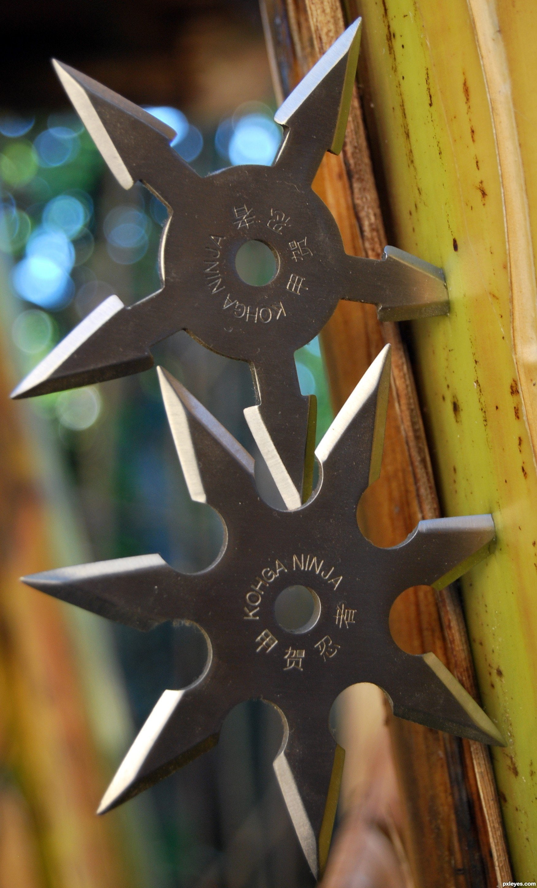 macro, Metal, weapon, wood, shuriken, closeup, bokeh, ninja, Depth Of Field, Portrait Display, 2K, Phone HD Wallpaper