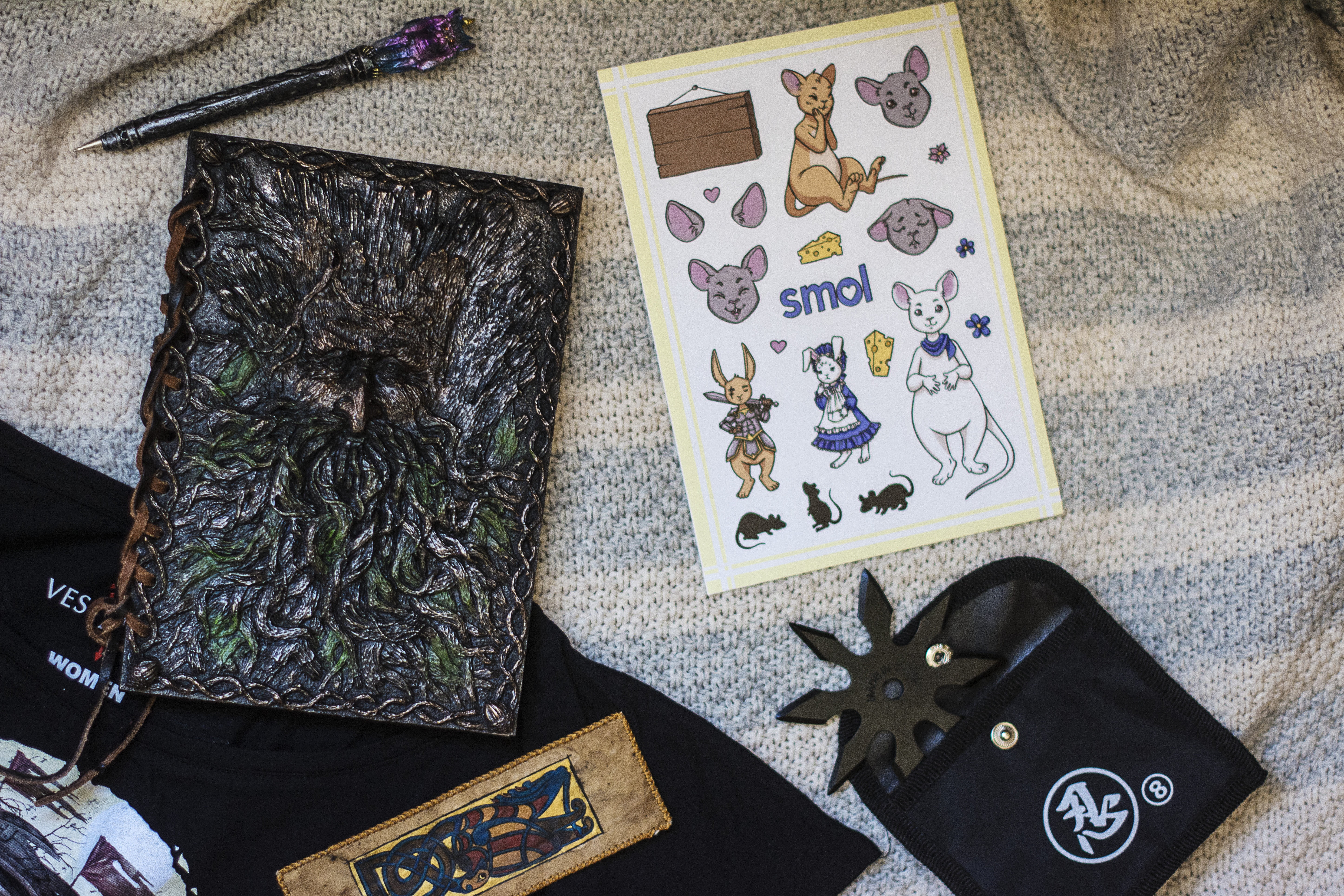 animal representation, mouse, skill, floral pattern, art and craft, craft, design, high angle view, box, indoors, creativity, no people, shuriken, nature, HD Wallpaper