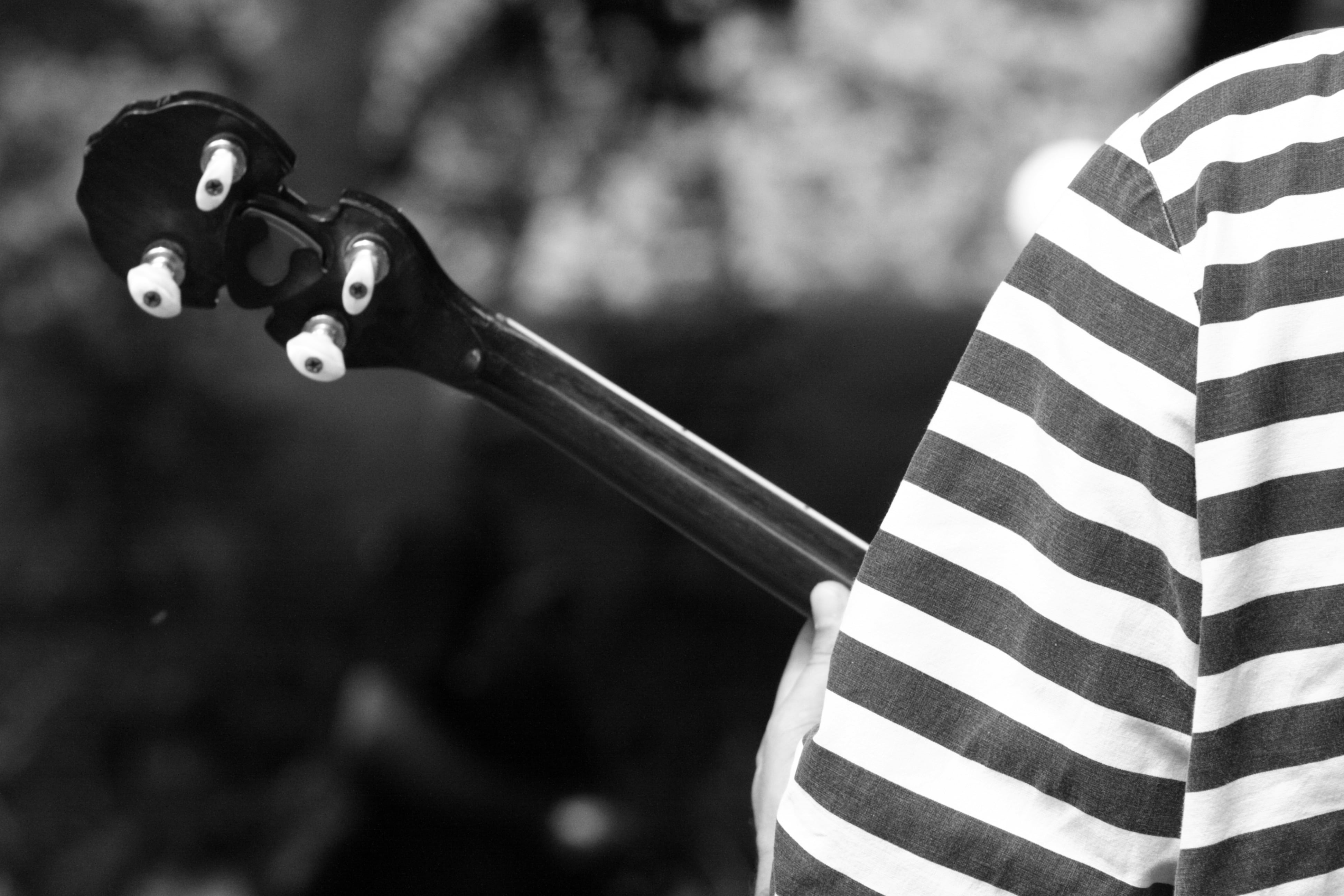 weapon, pattern, outdoors, retro styled, no people, black color, focus on foreground, nantes, guitar, sport, single object, banjo, striped, day, tree, music, HD Wallpaper