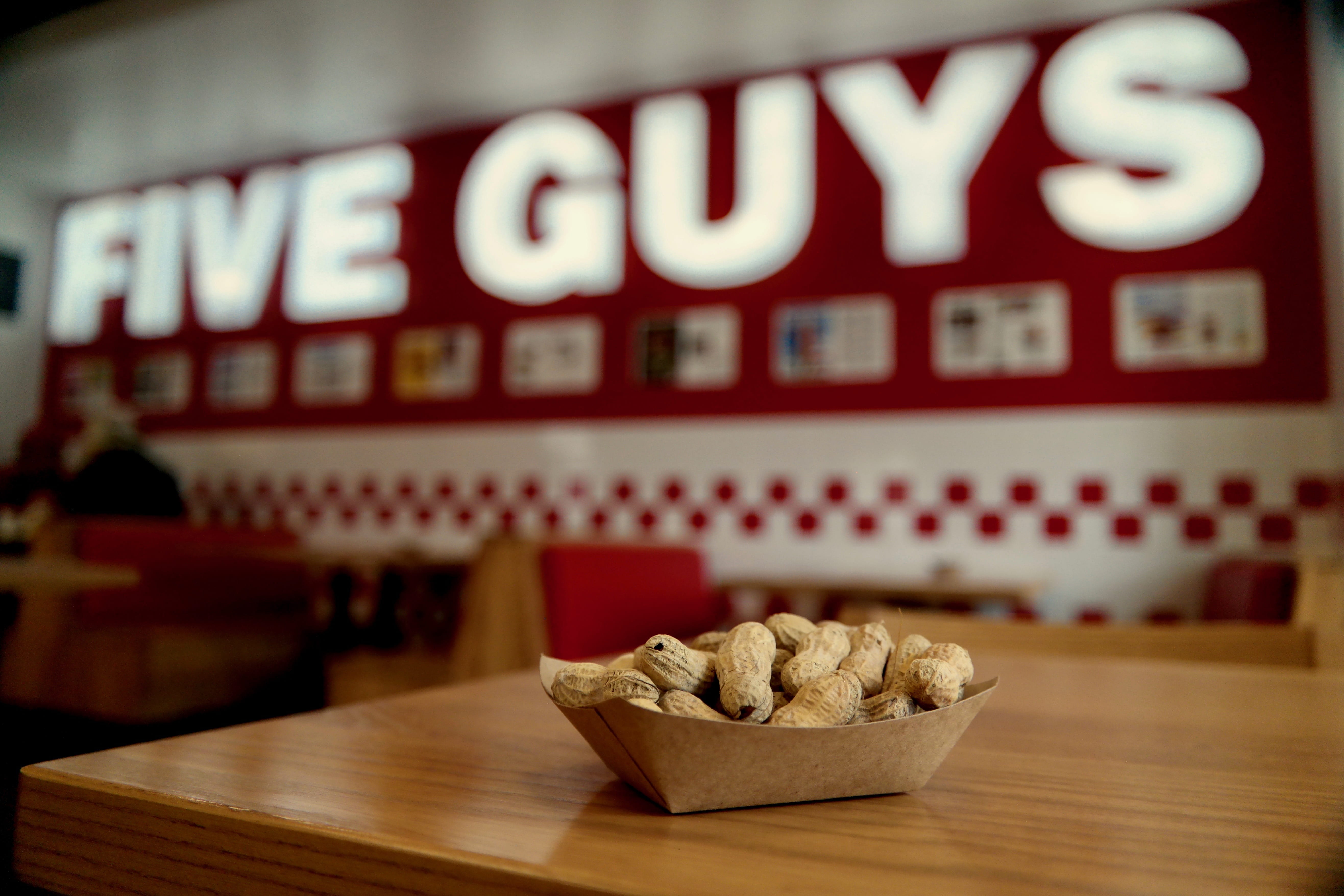 focus on foreground, still life, burger, old town, fast food, basket, absence, wood - material, 5K, hamburger, food, bowl, selective focus, no people, HD Wallpaper