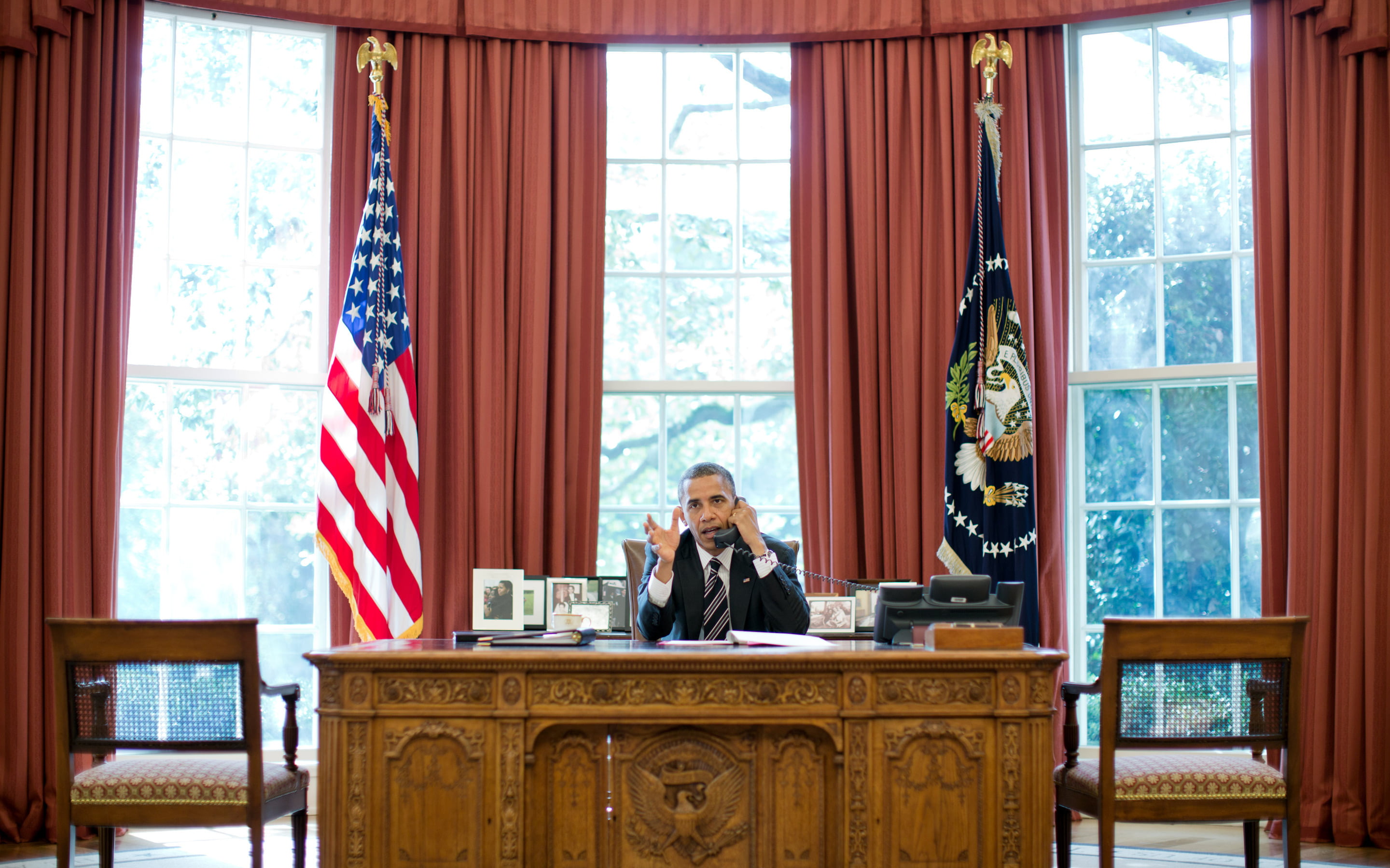 sitting, portrait, obama, The white house, women, furniture, indoors, flag, day, 2K, adult, business, table, barack, mature adult, President, emotion, HD Wallpaper