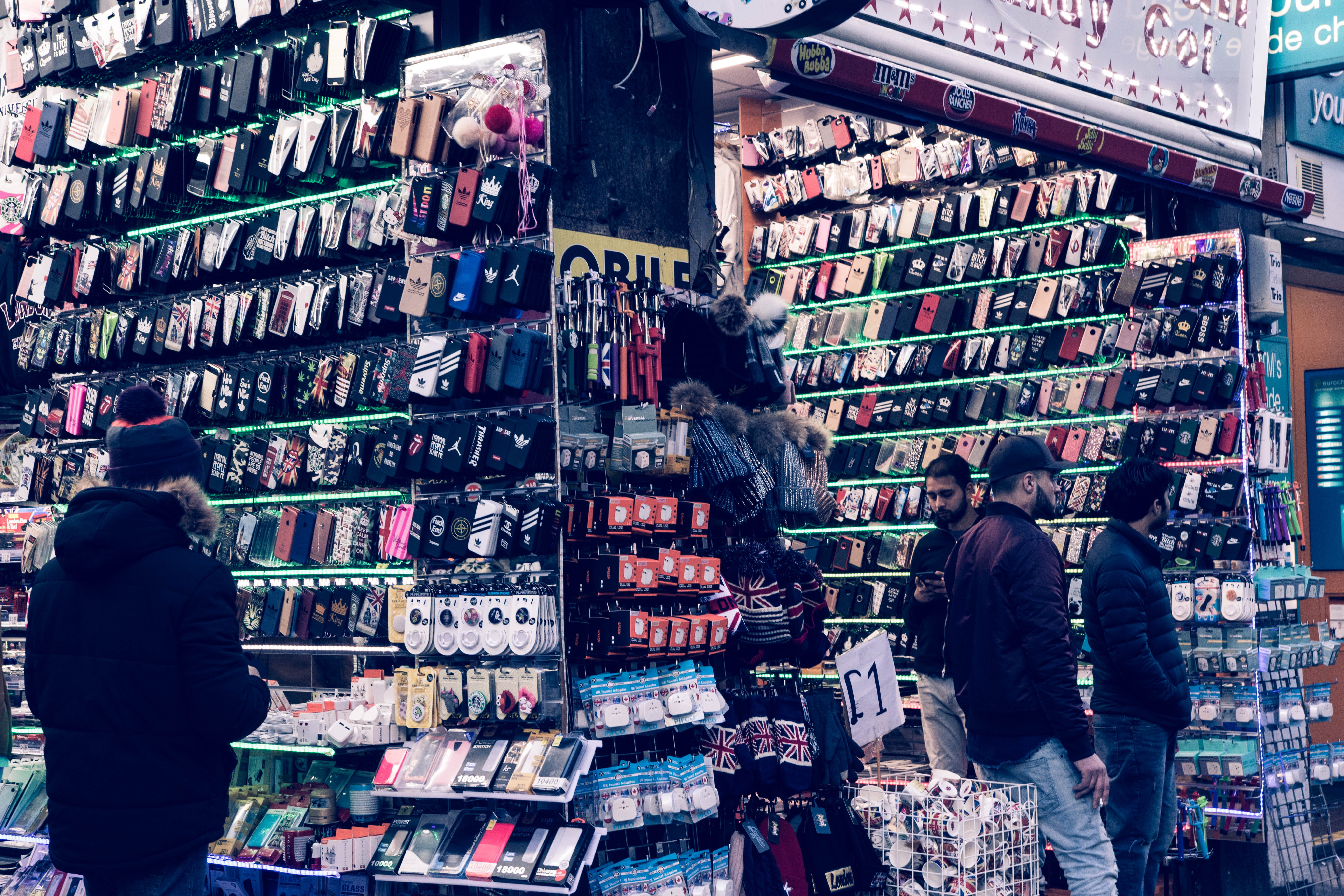 arrangement, shelf, real people, buying, customer, shopping, large group of objects, order, women, johanna buguet, cheap, rear view, retail, store, men, HD Wallpaper