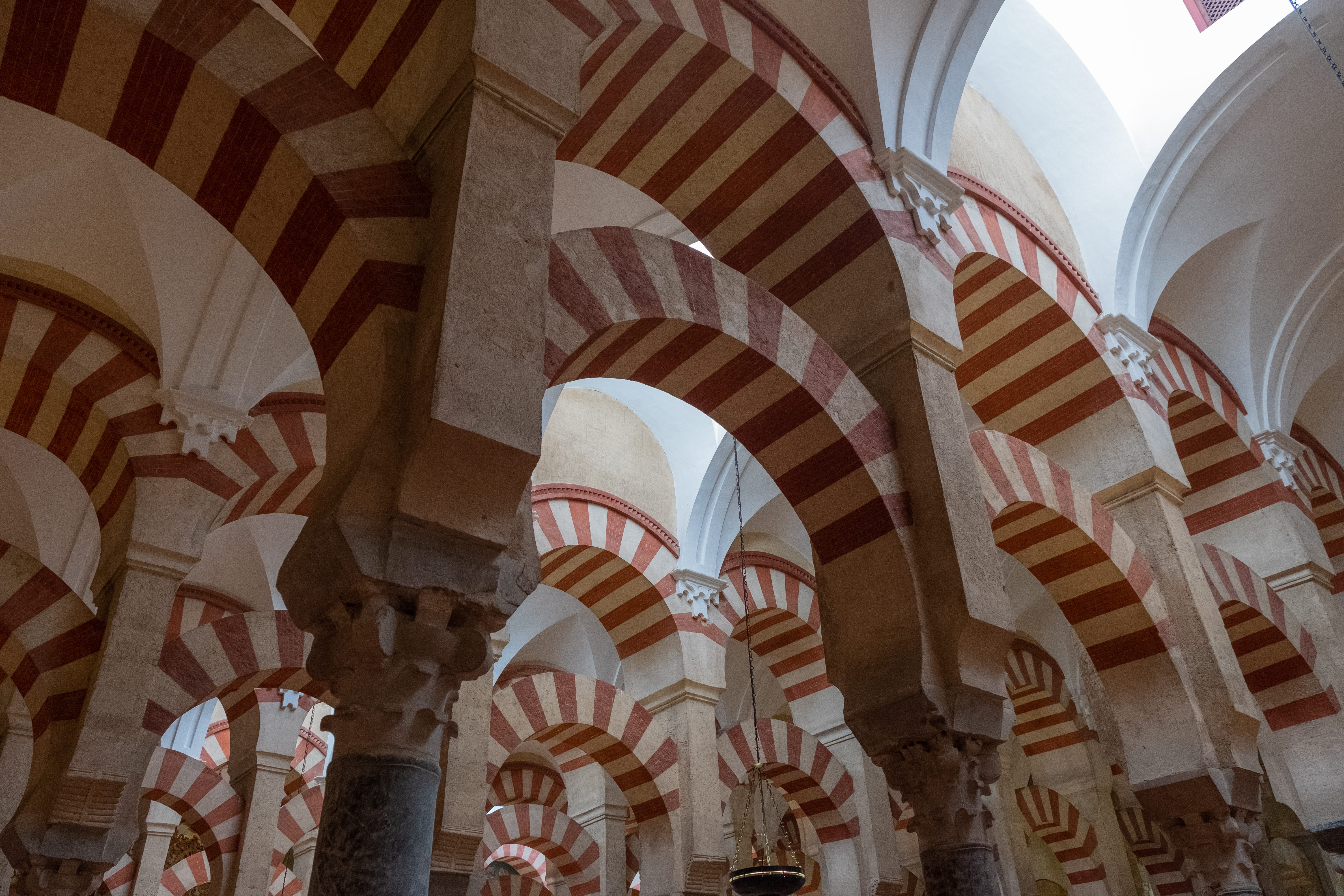 spirituality, al-andalus, corridor, travel destinations, arched, pillar, low angle view, column, building, spain, built structure, arquitectura, cathedral, HD Wallpaper