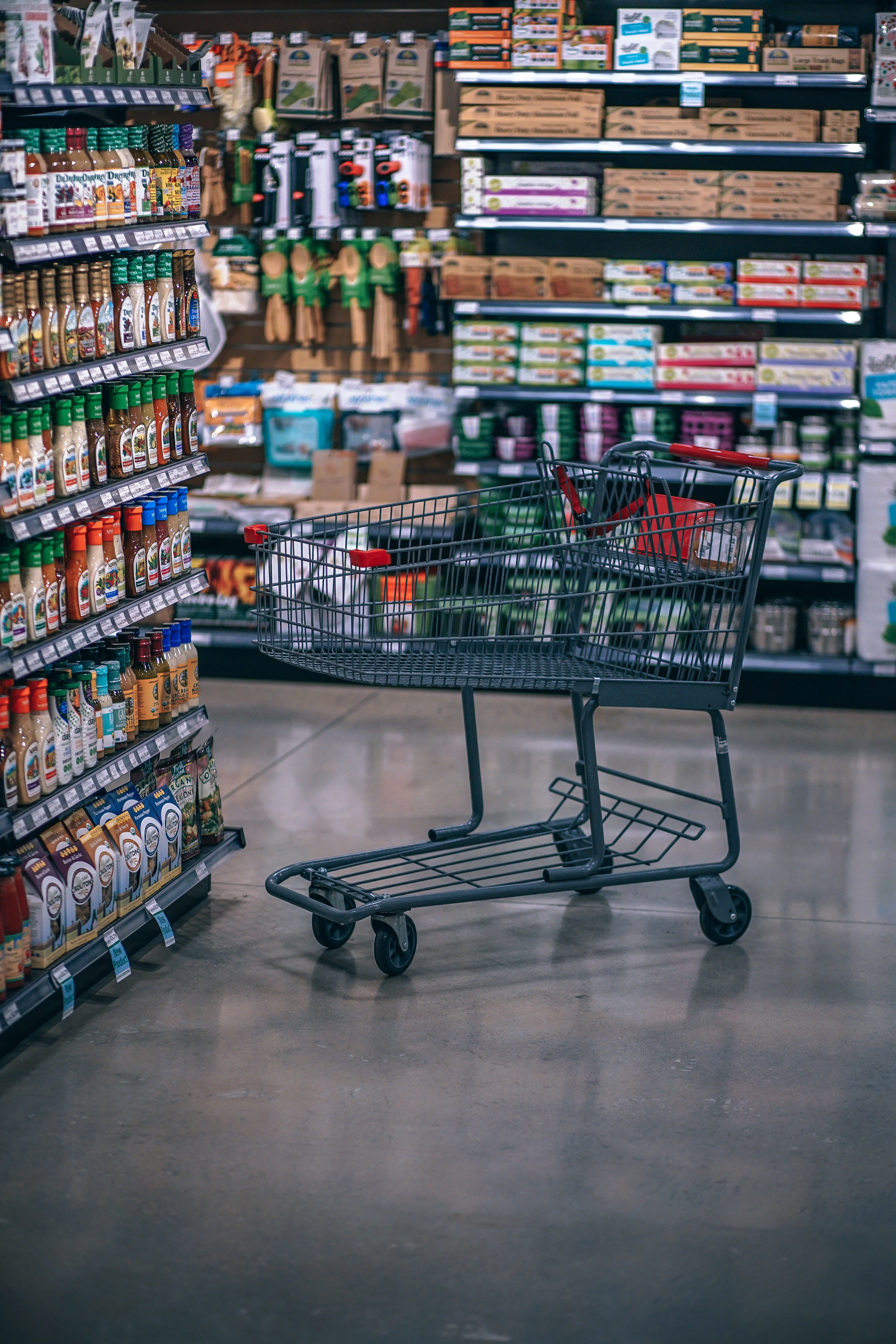 absence, shopping, food and drink, focus, black, groceries, customer, empty, tienda, shallow, retail, aisle, carrito de compra, variation, store, choice, Phone HD Wallpaper