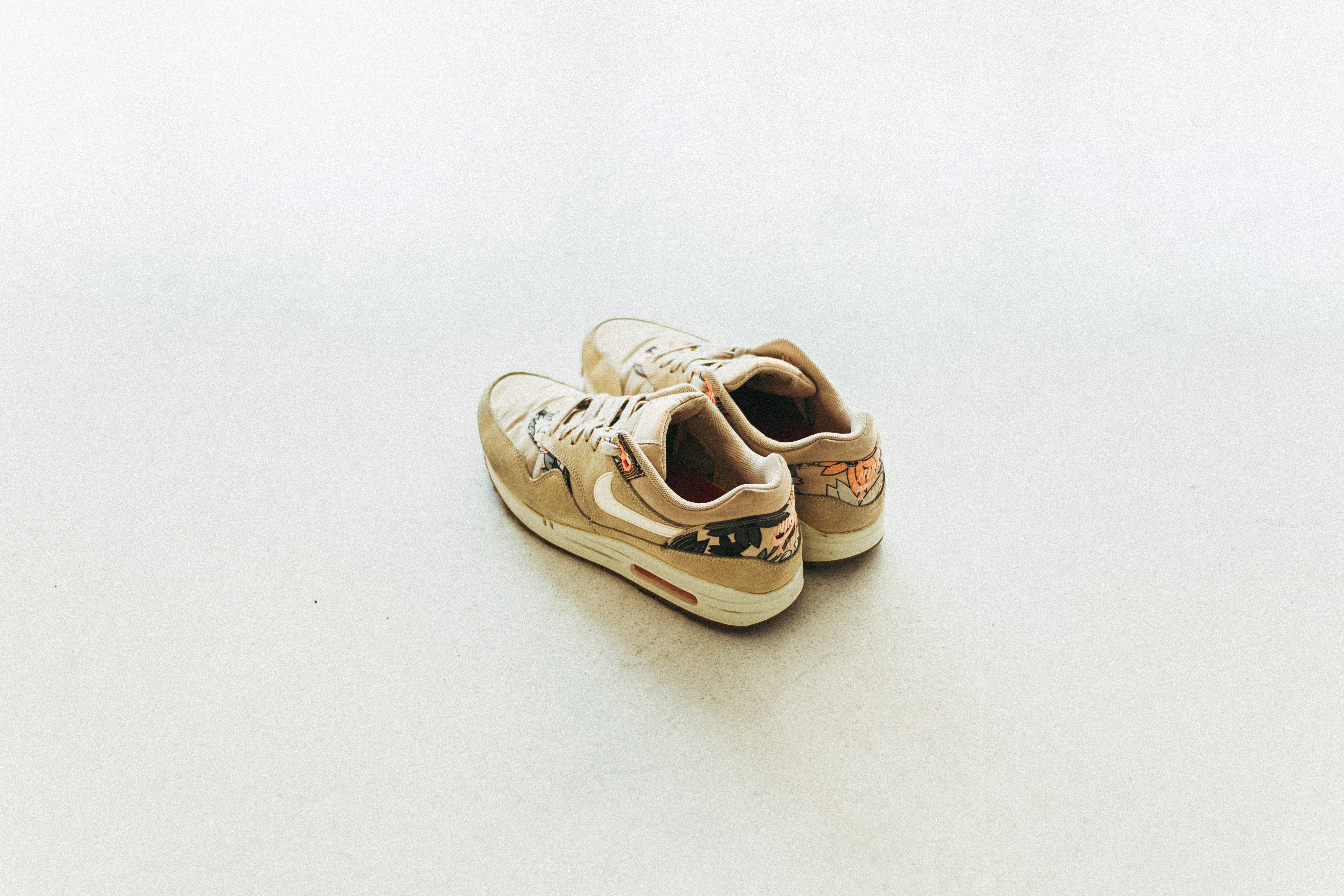 shoelace, canvas Shoe, close-up, 5K, personal Accessory, sneaker, summer, fashion, top, brazil, brown, clothing, low, air, sports Shoe, brasil, modern, HD Wallpaper