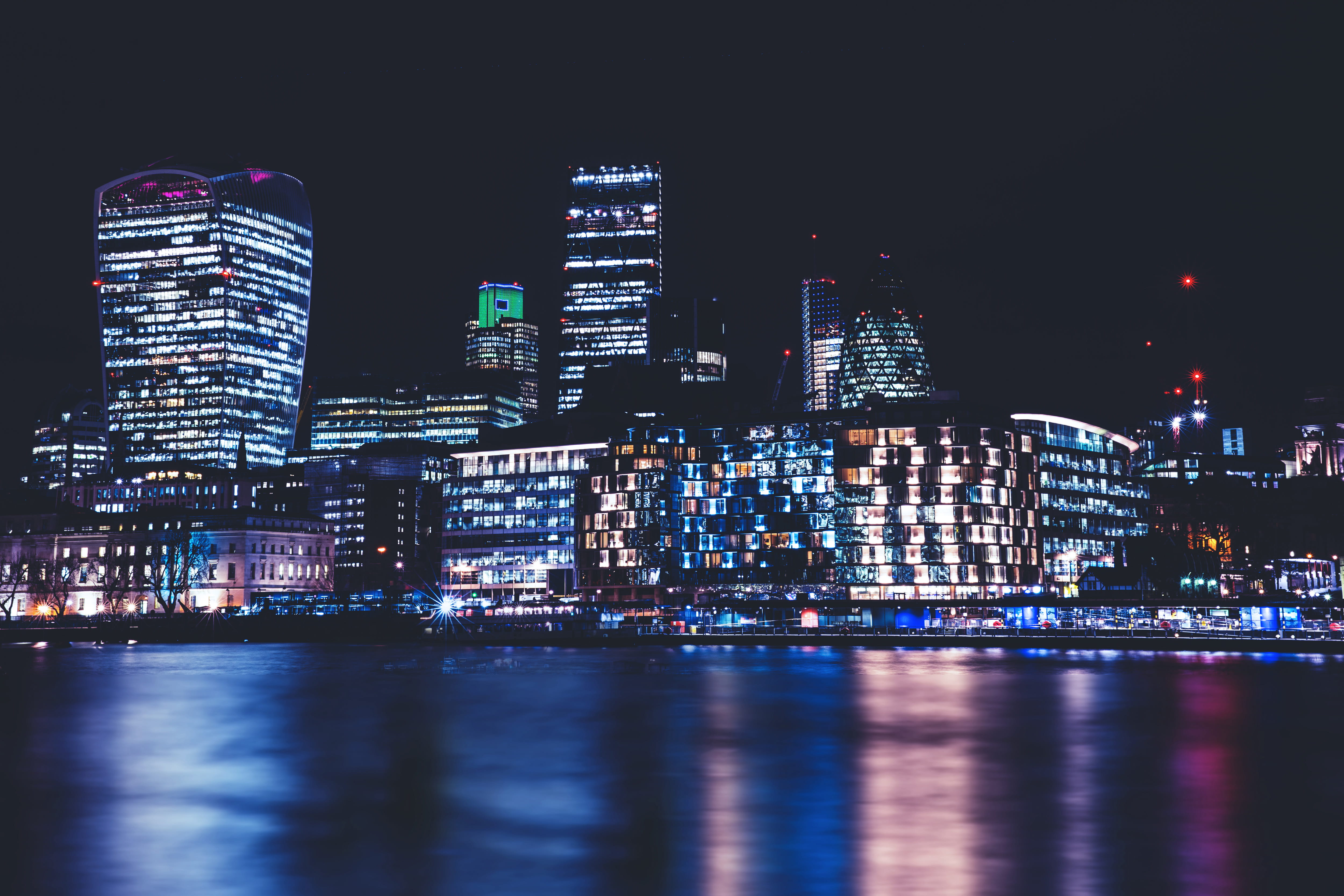 office Building, tall - high, water, residential district, city, skyscraper, river, built Structure, famous Place, dark, architecture, office building exterior, HD Wallpaper