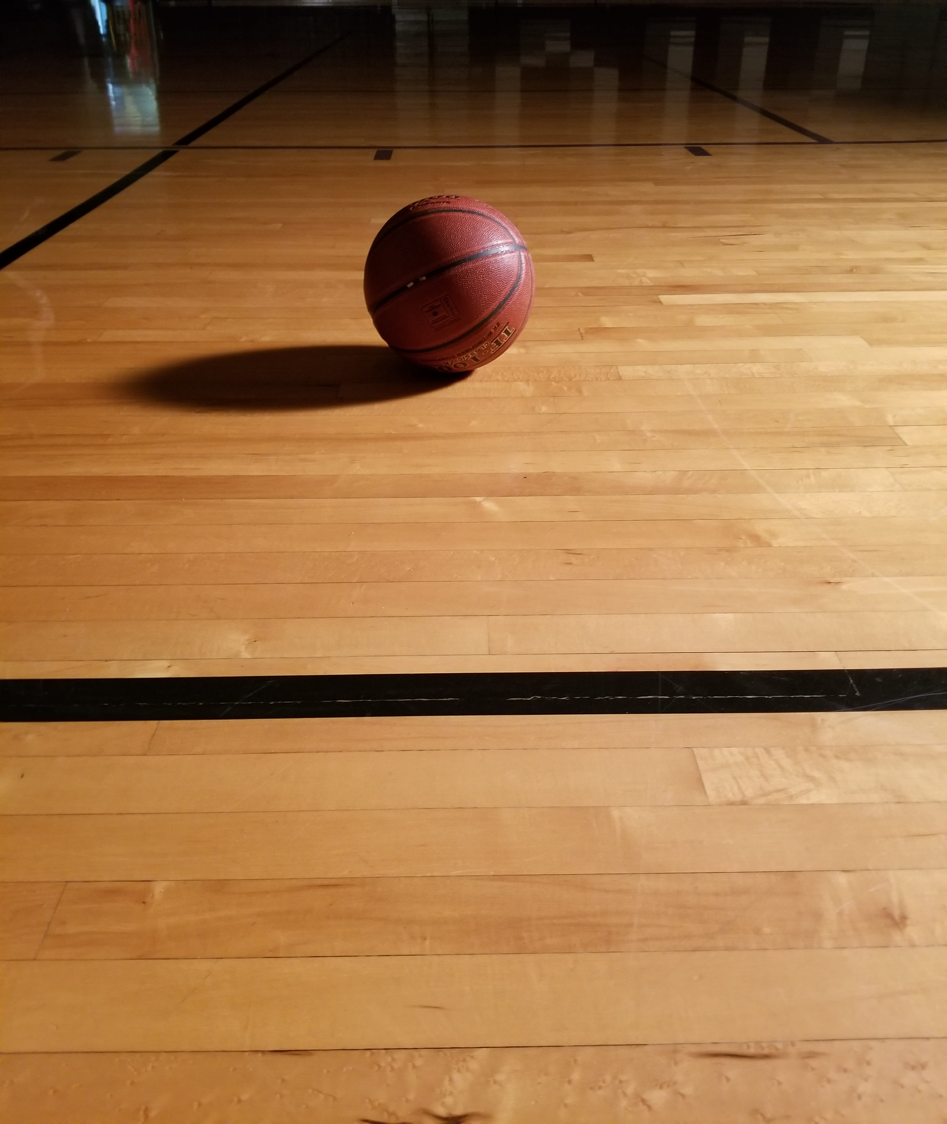 no people, indoors, wood - material, sport, sports, hardwood floor, single object, basketball - sport, basket, wood, basketball - ball, ball, absence, brown, Phone HD Wallpaper