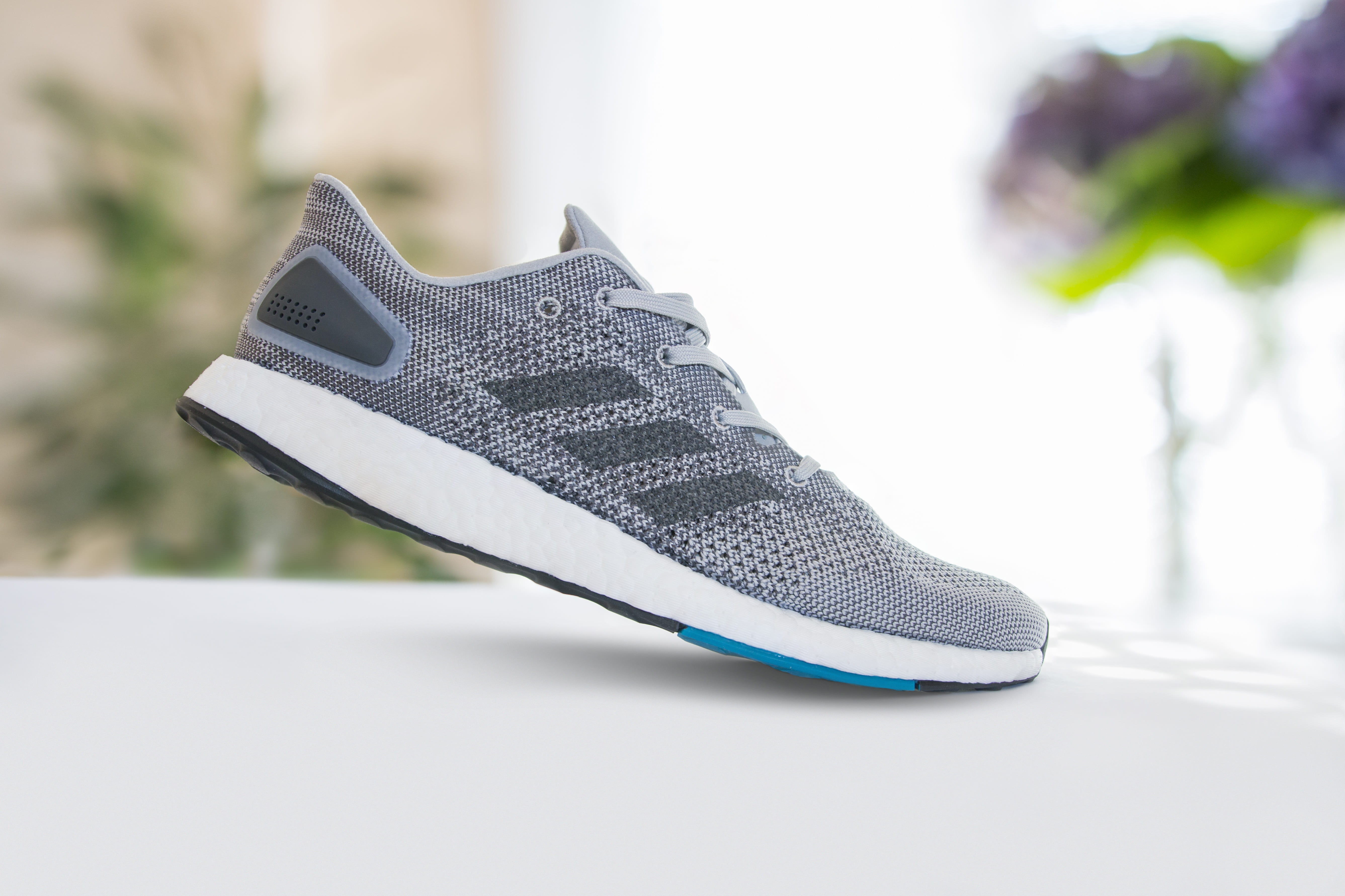 fitness, selective focus, run, surface, unpaired, high heels, side view, no people, focus, clothing, womenswear, 5K, leather, selective, running, grey, HD Wallpaper