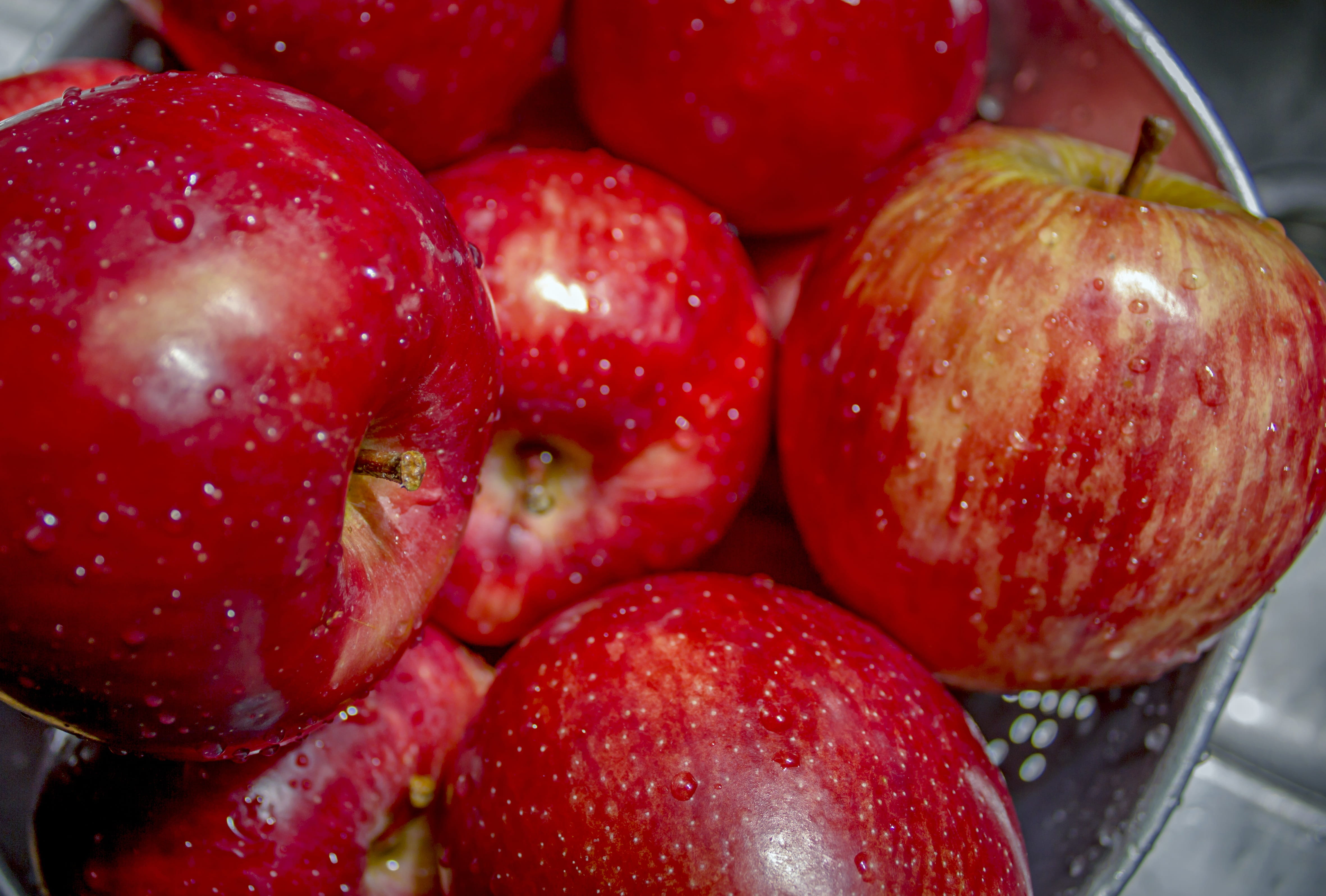nutrition, healthy eating, group of objects, apple - fruit, close-up, drop, snack, healthy, indoors, still life, no people, red, luscious, mace, ripe, full frame, HD Wallpaper
