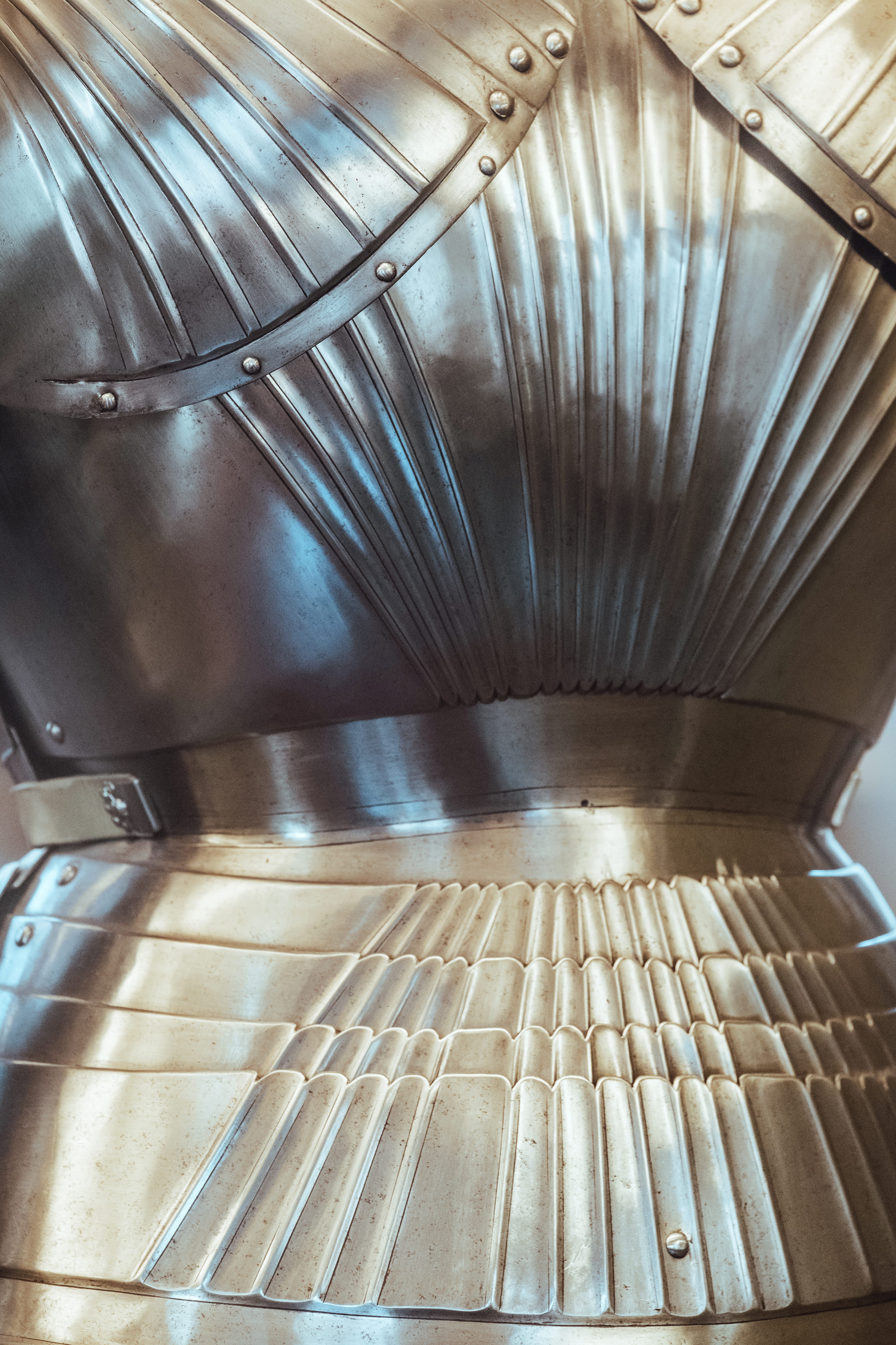 directly below, knight, war, metal, aluminium, low angle view, no people, pattern, soldier, design, railing, combat, indoors, protective, detailed, machine, Phone HD Wallpaper