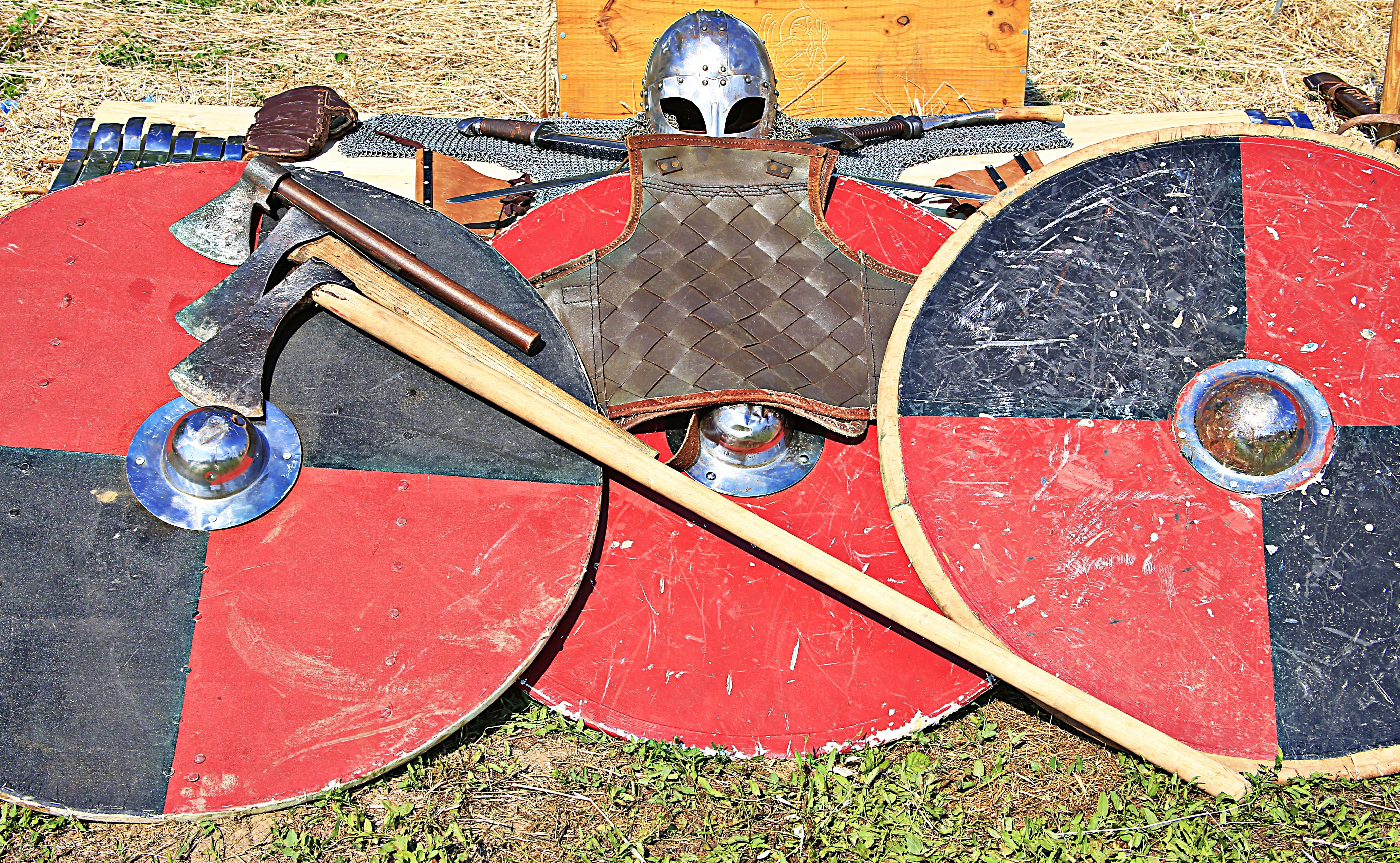 Knight, 5K, circle, high angle view, outdoors, Medieval, metal, directly above, transportation, red, outdoor play equipment, multi colored, playground, HD Wallpaper