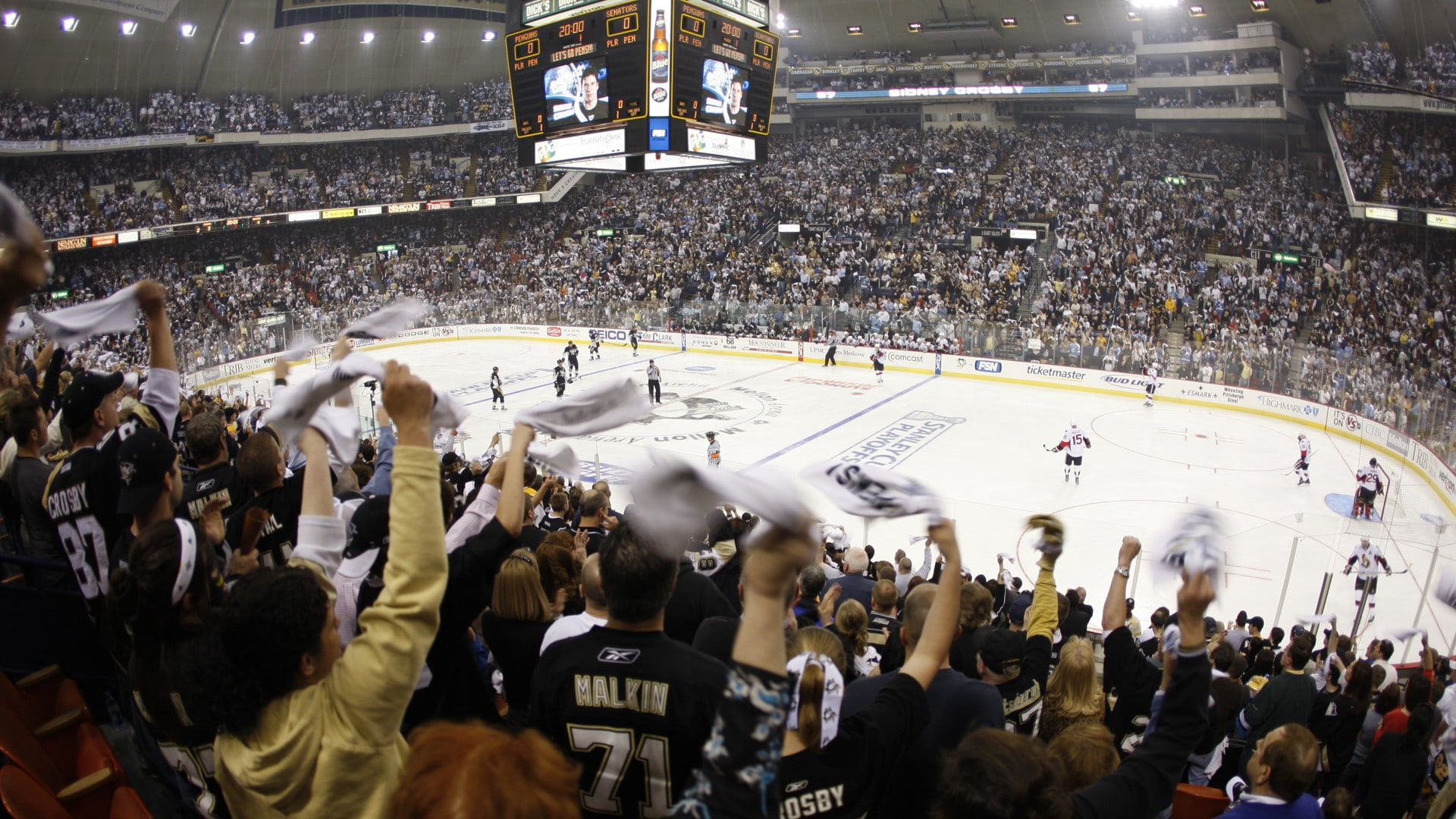 street, leisure activity, ice hockey, high angle view, togetherness, spectator, NHL, outdoors, group of people, sport, real people, men, Pittsburgh Penguins, HD Wallpaper