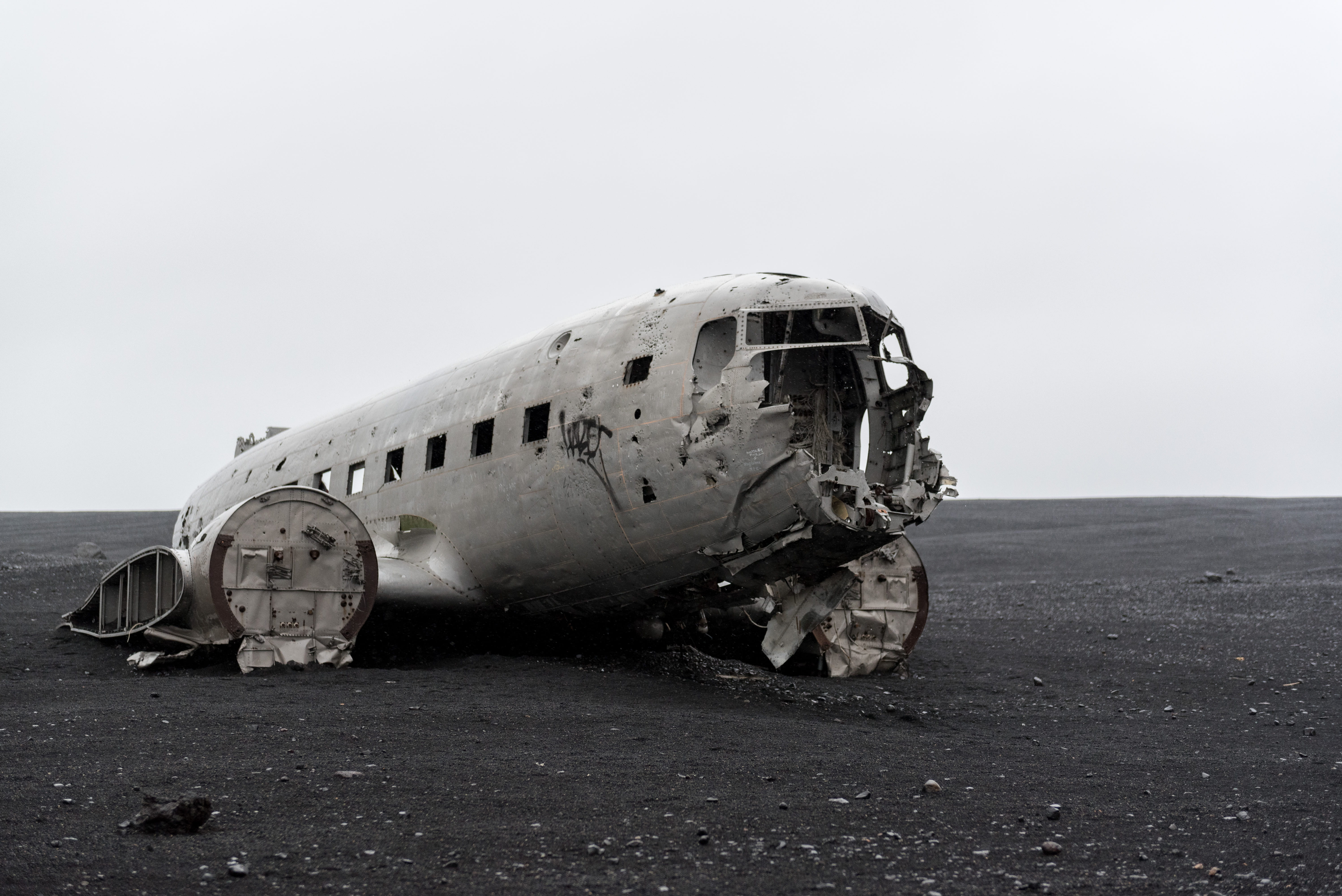 no people, cloudy, beach, airplane, wreck, navy, fog, rocks, crash, black, ground, ruined, 5K, accidents and disasters, damaged, copy space, travel, gravel, HD Wallpaper
