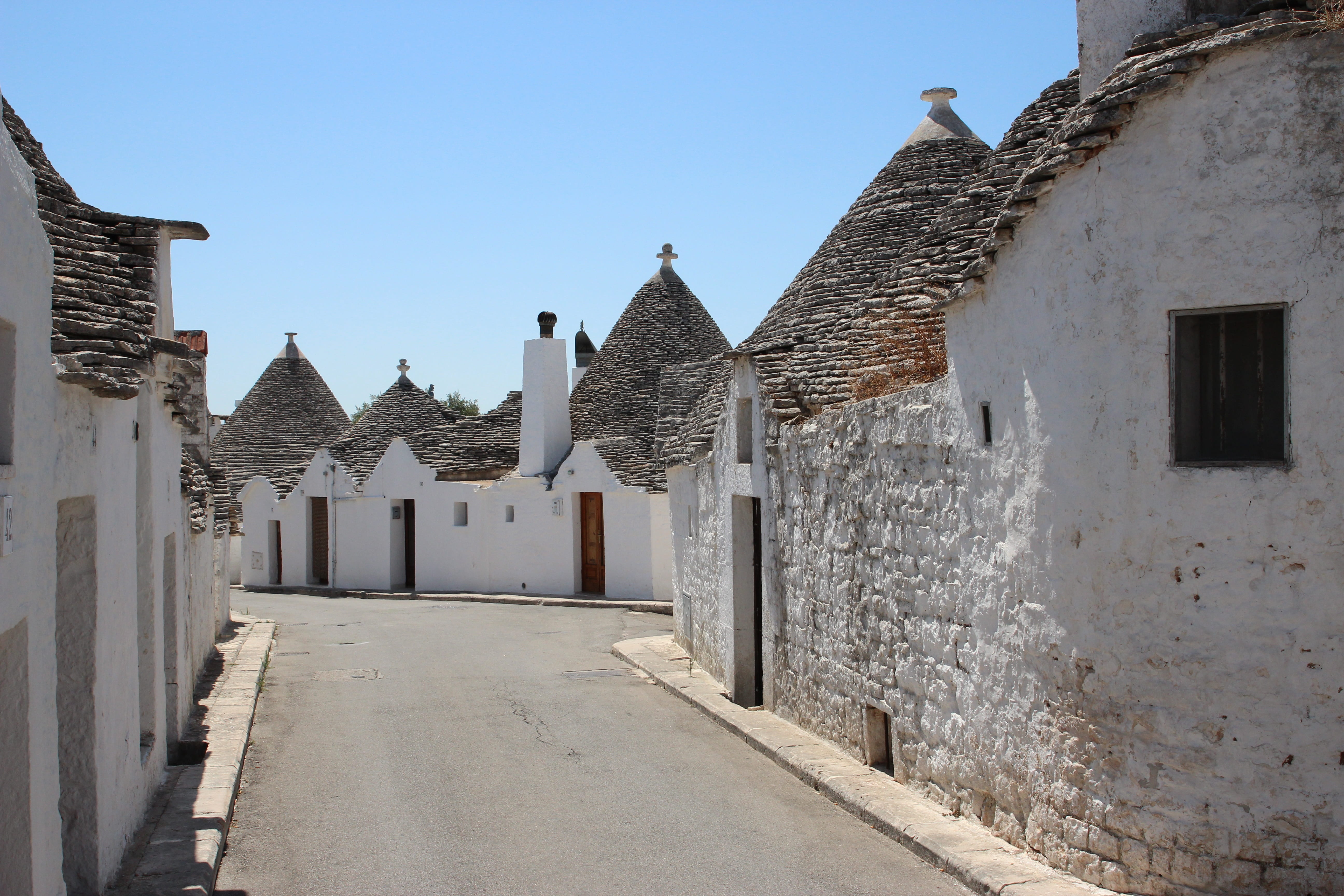 building, house, direction, glimpse, blue, day, alley, architecture, historical centre, the way forward, trulli, 5K, alberobello, building exterior, beside, HD Wallpaper