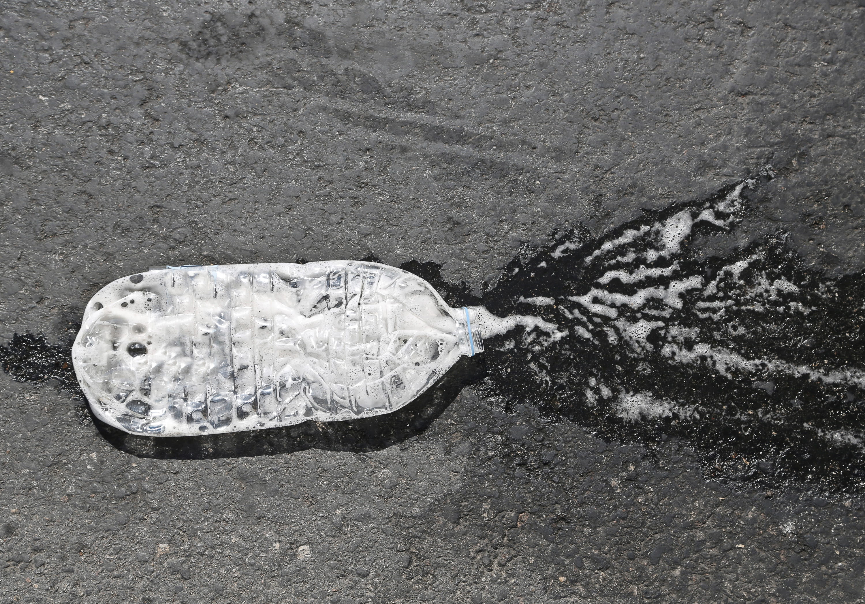 road, sea, water, dirty, dispose, Outdoors, land, junk, environment, close-up, high angle view, beach, city, no people, shell, waste, street, object, recycle, HD Wallpaper