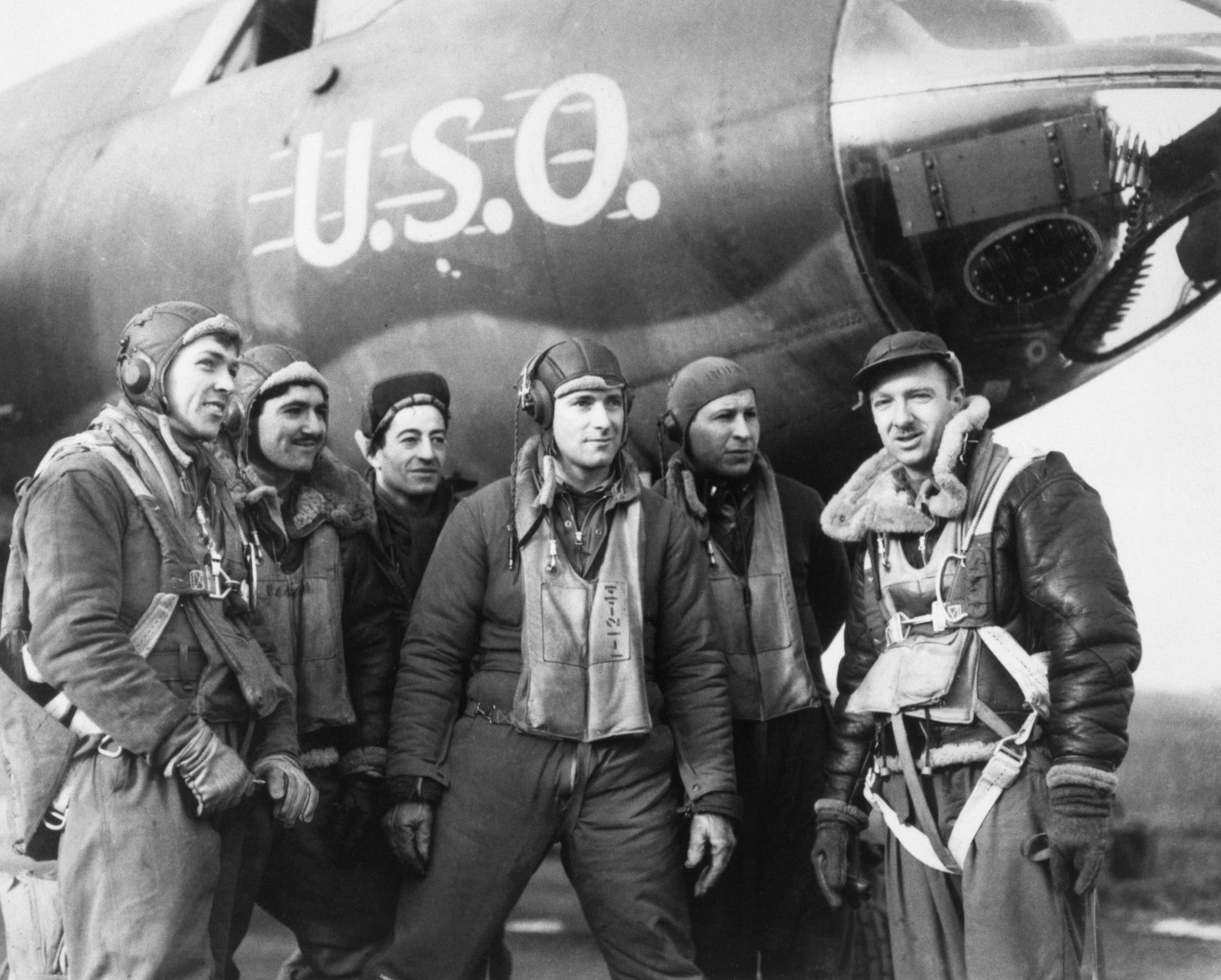 2K, togetherness, couple - relationship, front view, pilot, men, lifestyles, young men, smiling, soldier, real people, adult, World War II, females, portrait, HD Wallpaper