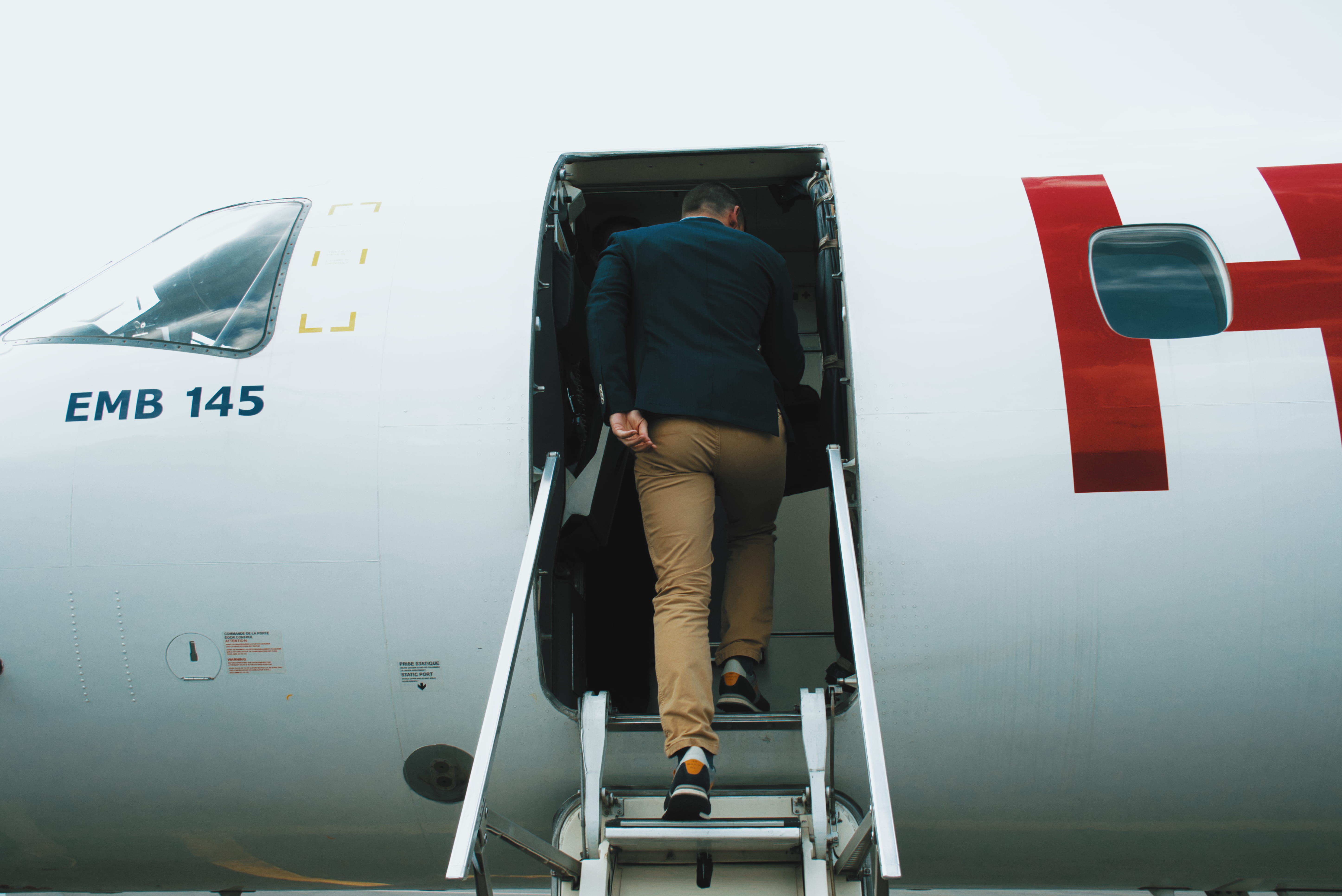 jet, casual clothing, real people, window, adult, mode of transportation, arrival, 5K, travel, standing, stair, full length, man, blue, pilot, marroon, HD Wallpaper