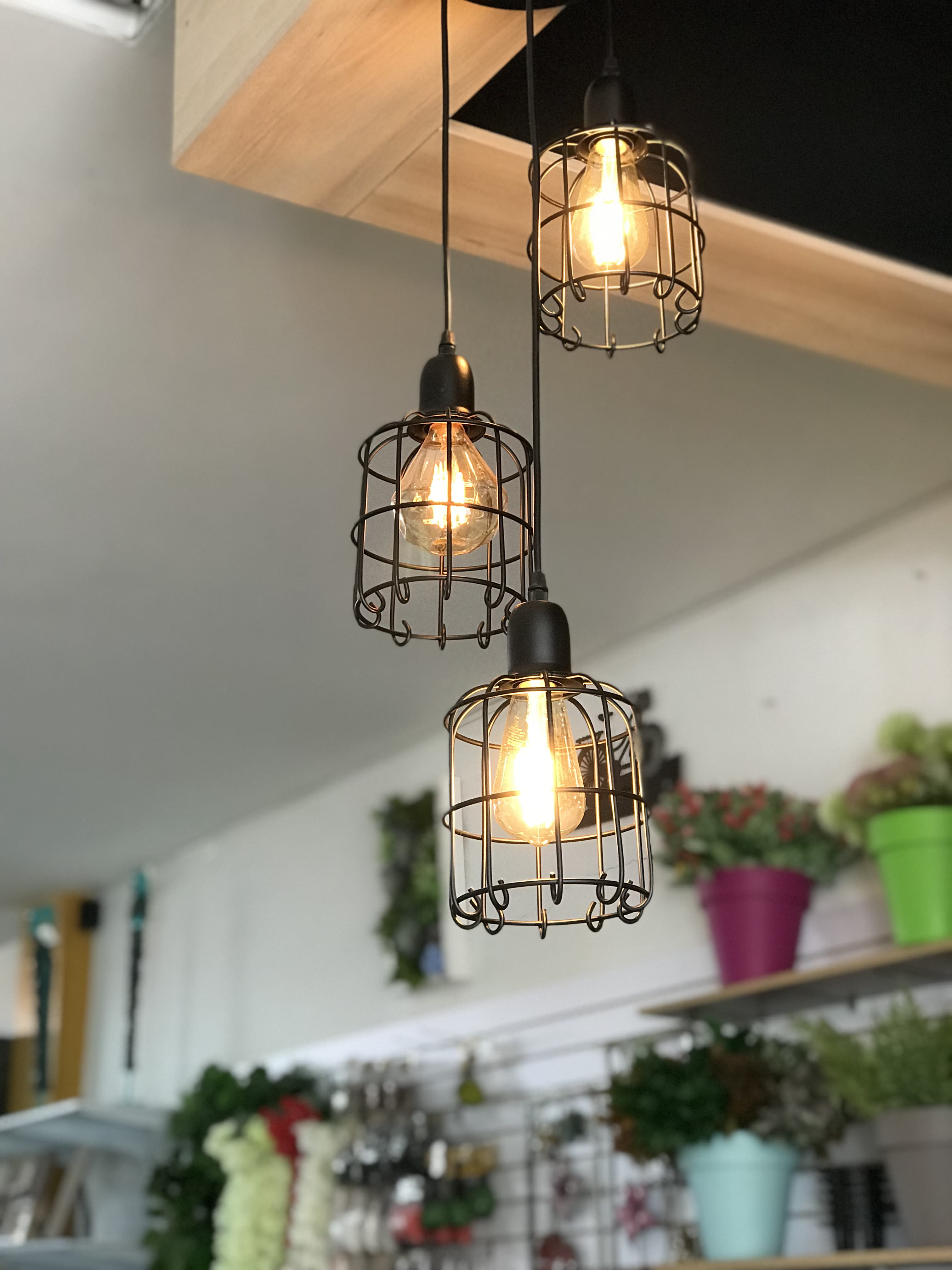 electrical equipment, colombia, electric lamp, lighting equipment, illuminated, focus on foreground, electric light, architecture, low angle view, light, Phone HD Wallpaper