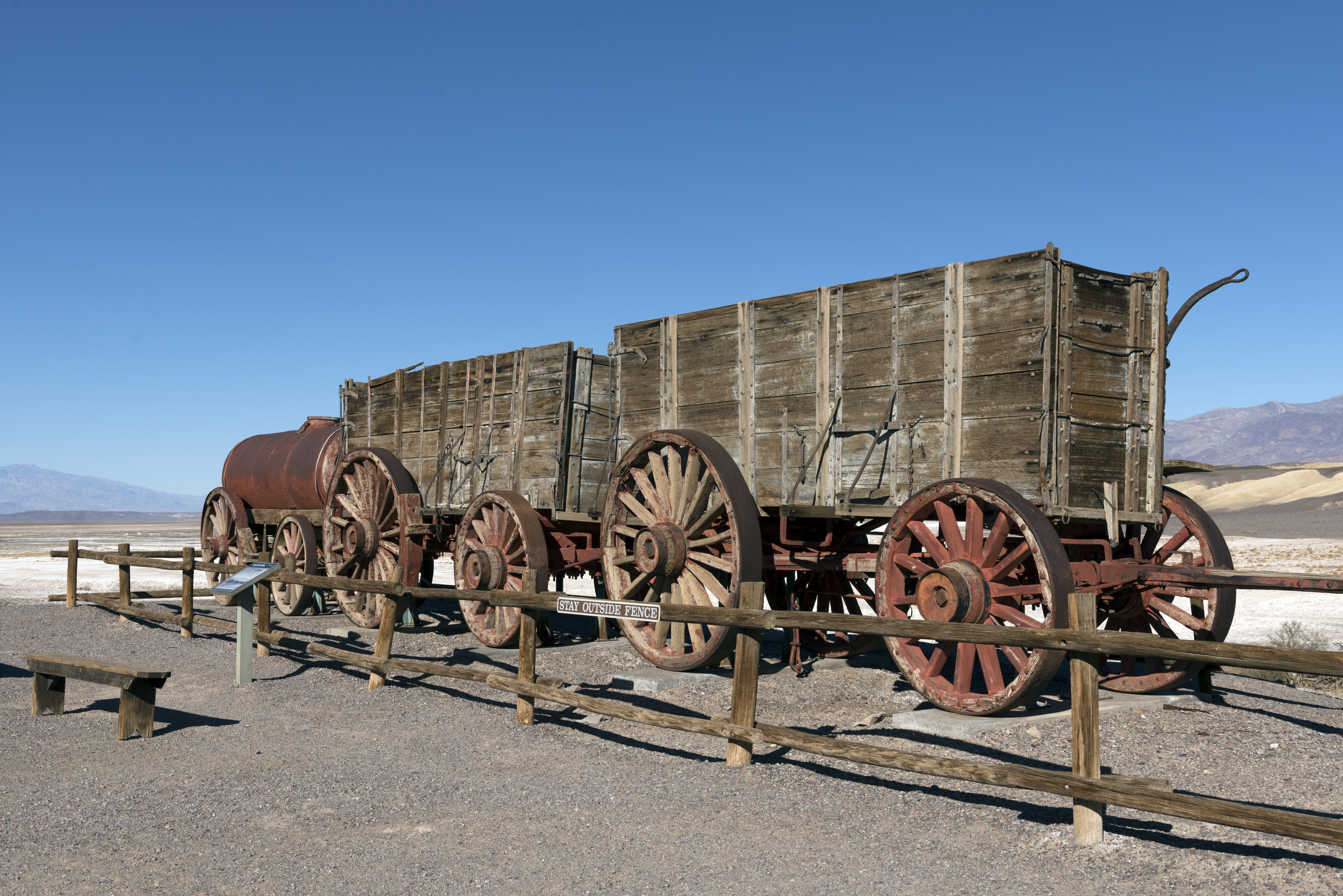 abandoned, blue, copy space, no people, mining, sunlight, old, rusty, fence, brown, nature, historic, desert, industry, trailers, team, wheel, works, train, HD Wallpaper