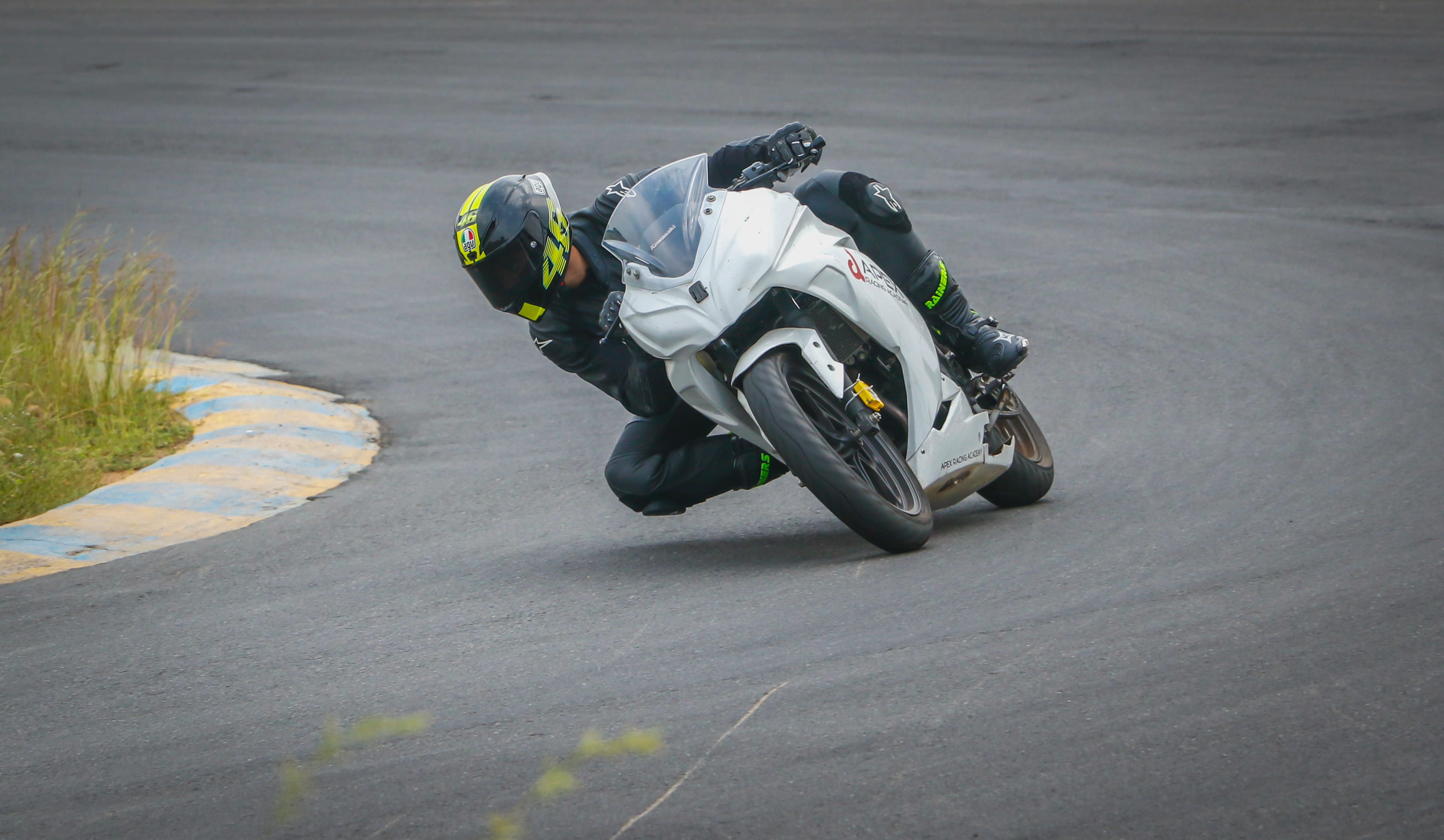 speed, track, one person, race, full length, corner, transportation, bike, headwear, unrecognizable person, road, india, 4K, risk, day, motorcycle, motion, HD Wallpaper