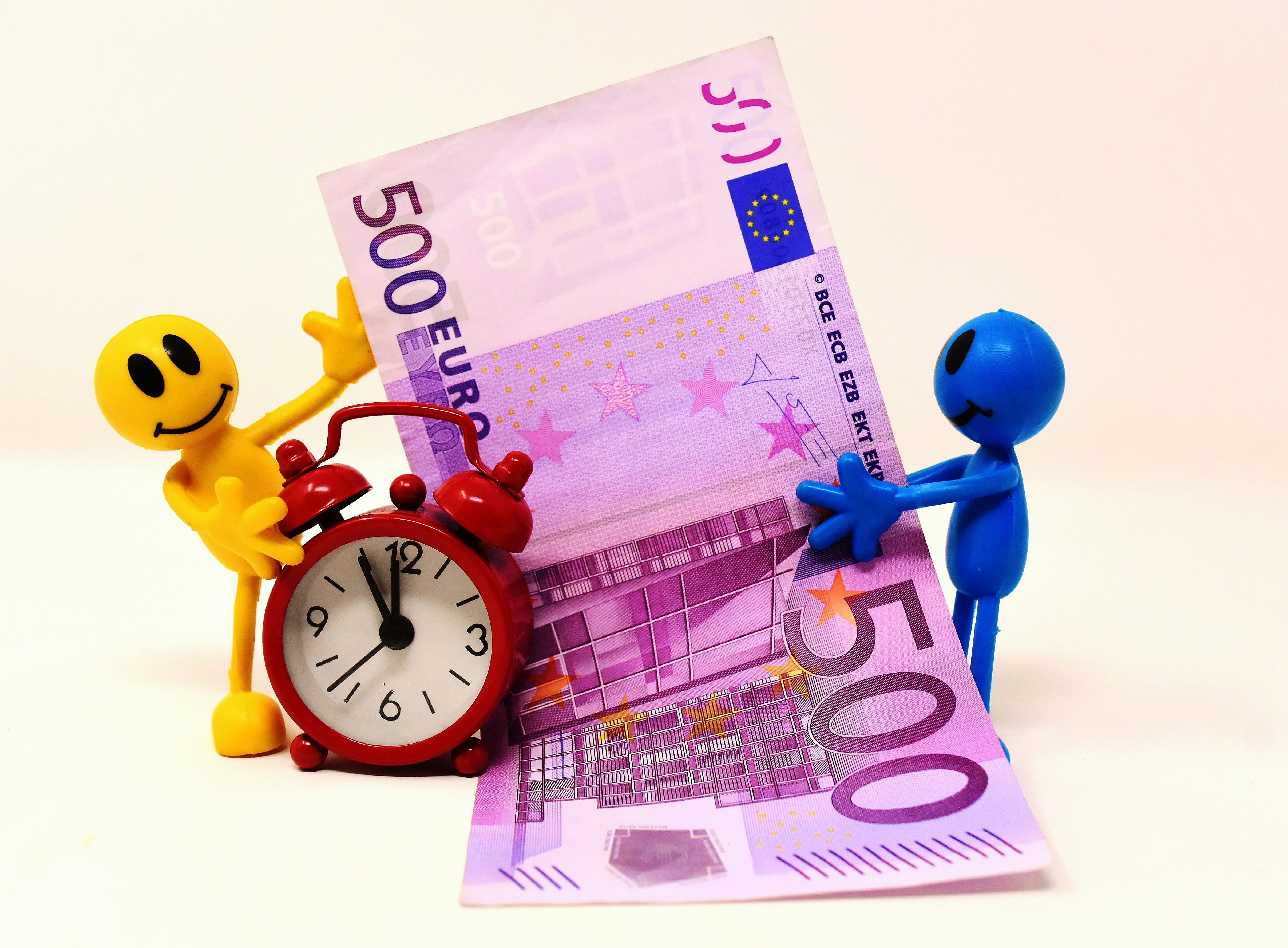clock, time of, business, coins, pointer, economy, merit, money, time indicating, bank note, indoors, 4K, no people, minutes, career, cut out, small, euro, HD Wallpaper