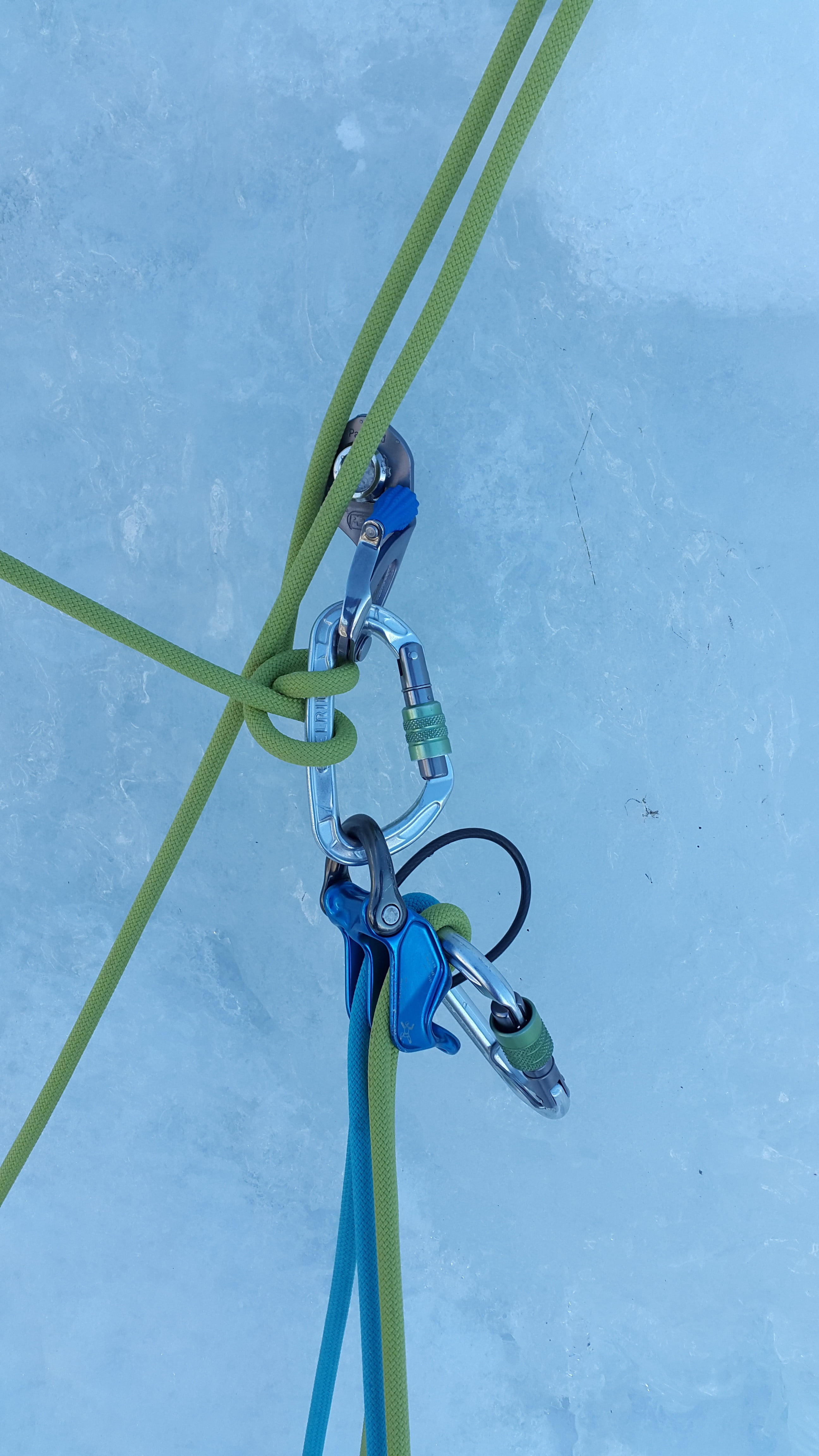 high angle view, carbine, connection, green color, ice climbing, electricity, technology, cable, lighting equipment, bicycle, stand, no people, nature, Phone HD Wallpaper