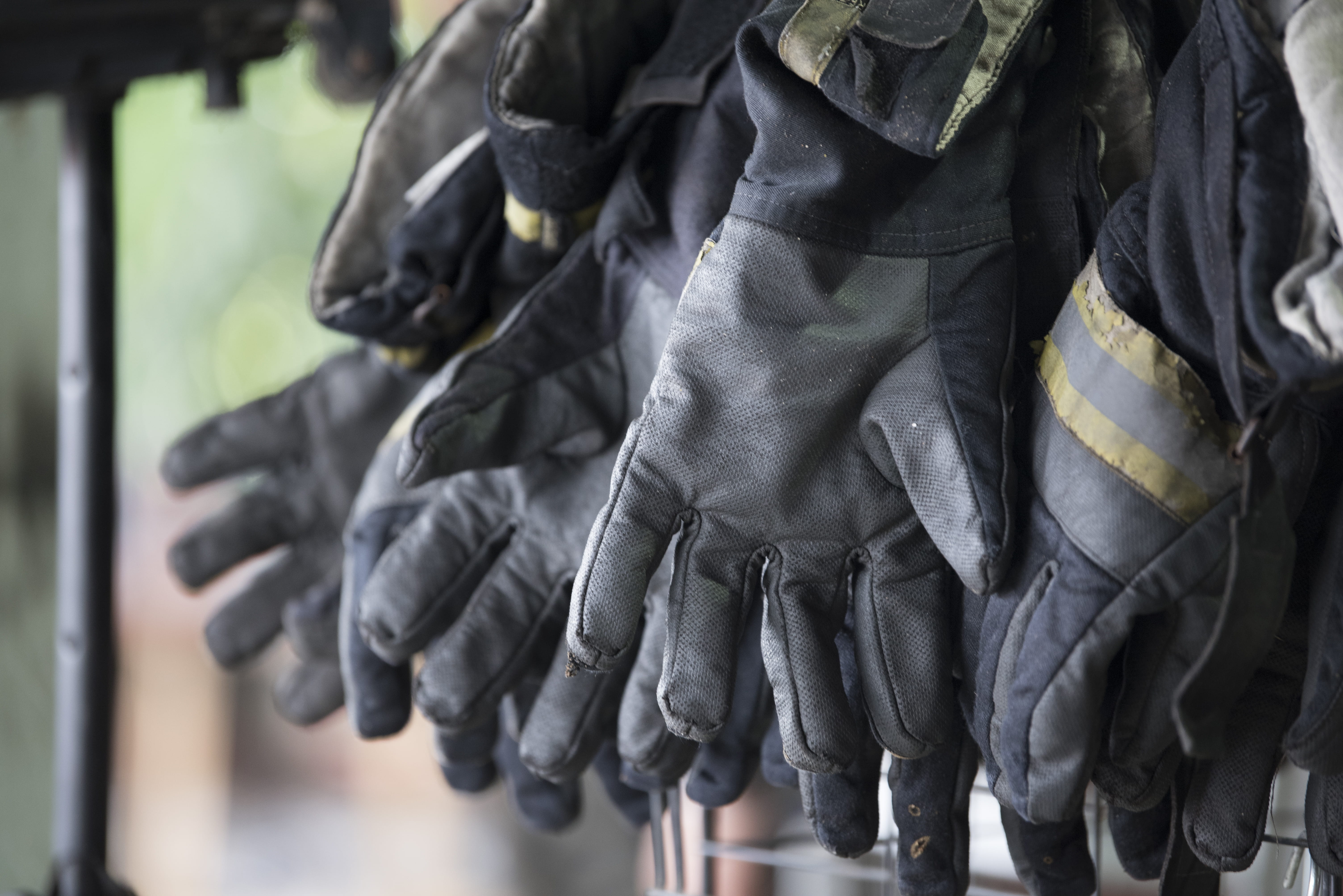 gloves, holding, cop, protection, 911, police, fireman, black, uniform, 191, human body part, rear view, dirty, protective glove, standing, government, HD Wallpaper