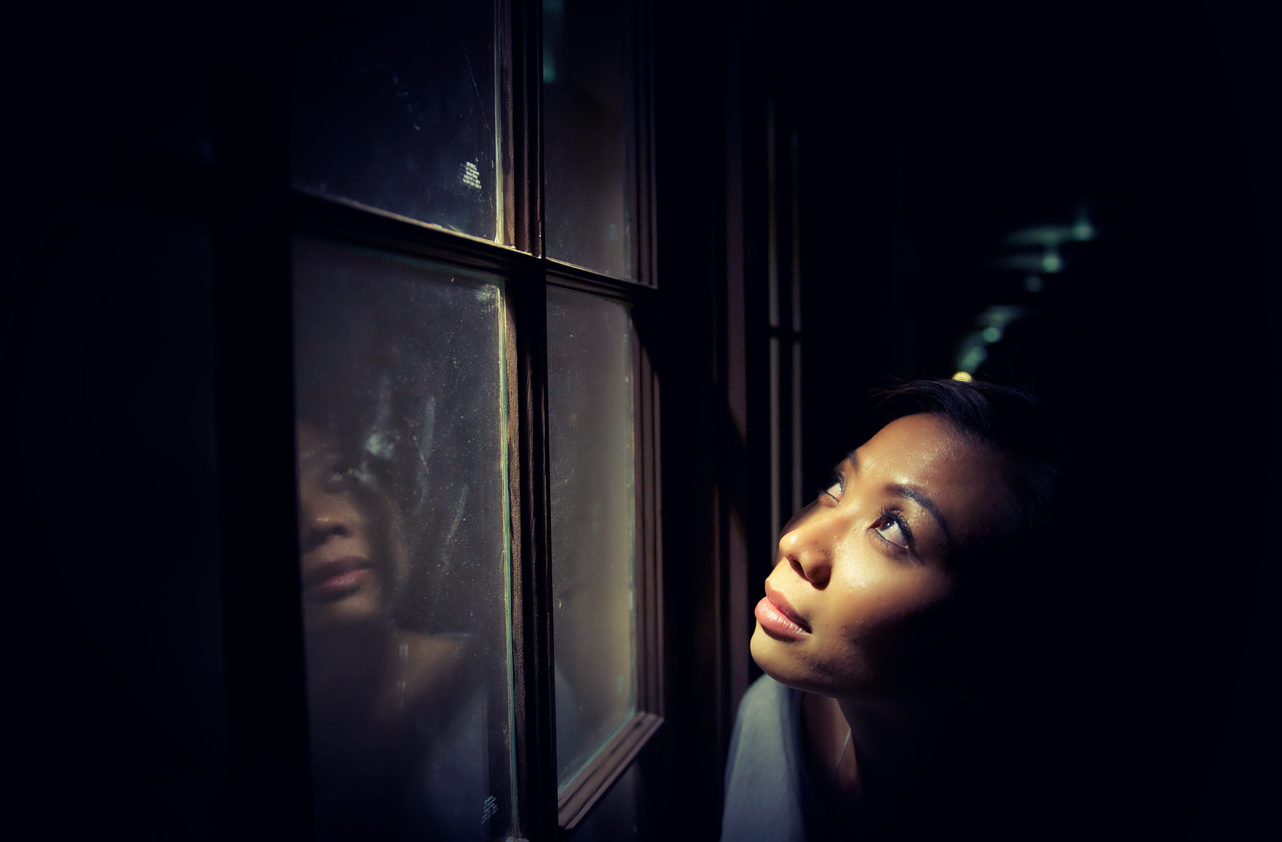 adult, portrait, beautiful woman, women, headshot, lookup, pane, glass - material, glass, people, looking away, reflection, human face, woman, indoors, HD Wallpaper