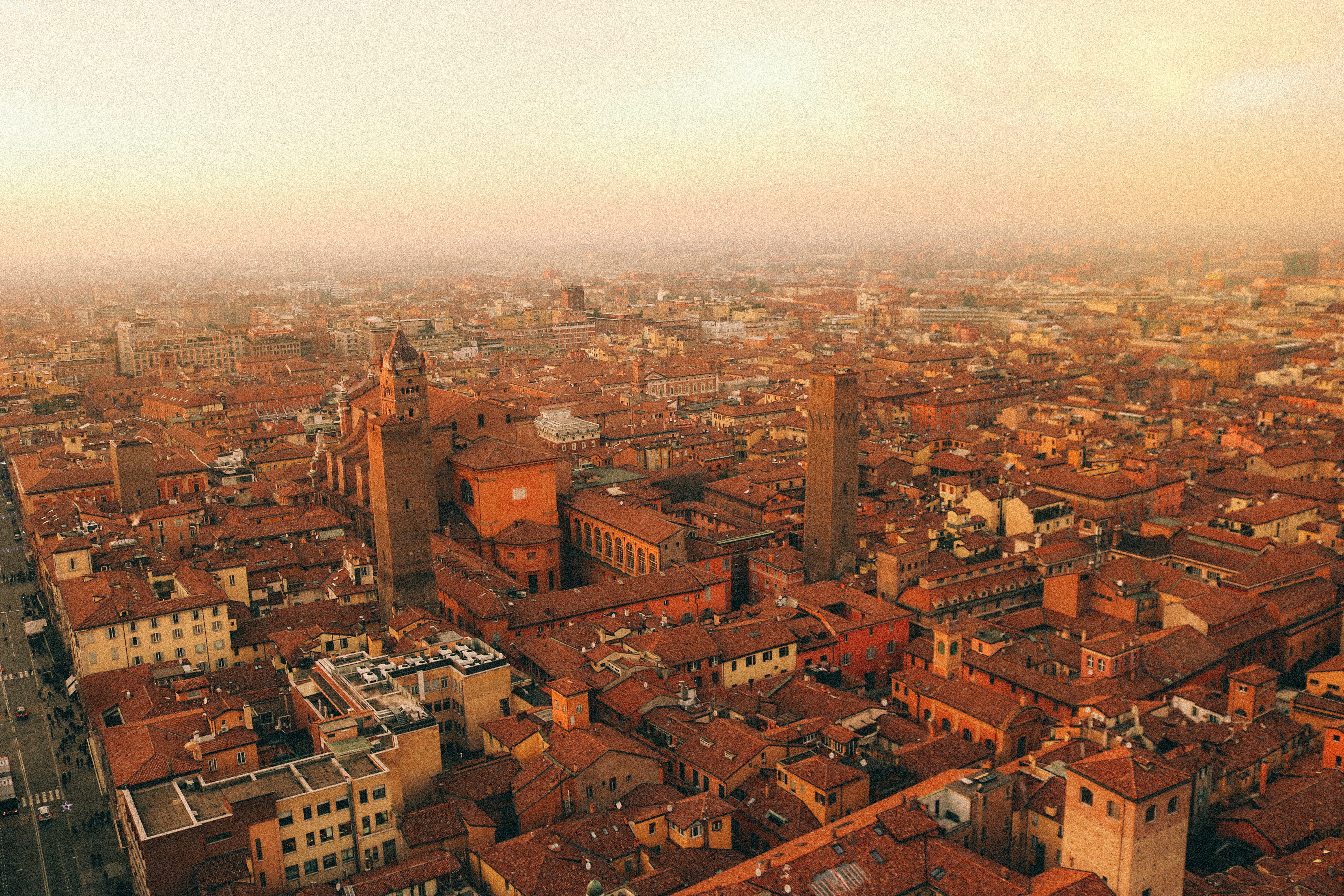 crowded, 5K, office building exterior, building exterior, house, travel destinations, landscape, buildings, city, horizon, italy, skyscraper, sky, aerial view, HD Wallpaper