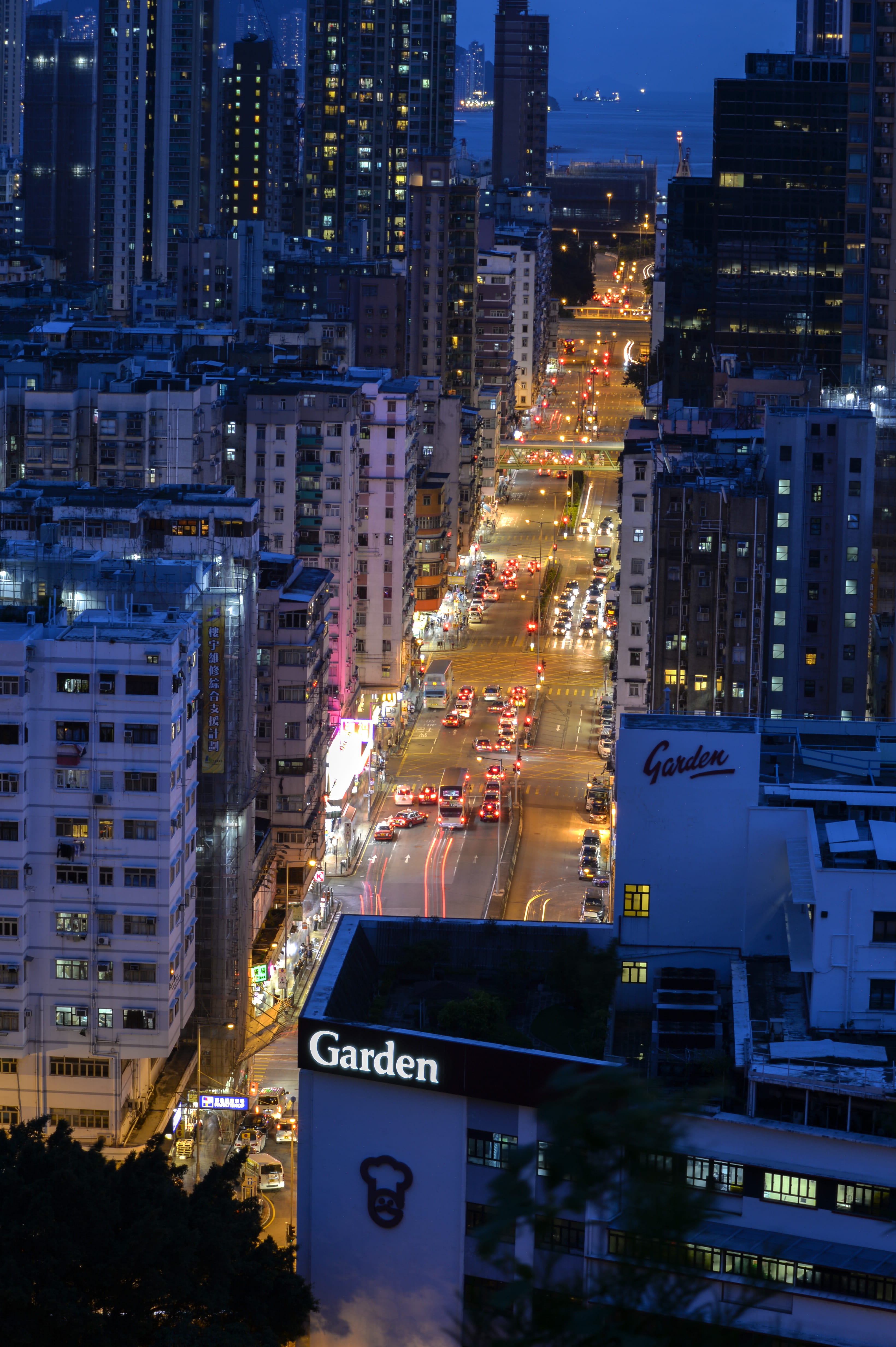 sham shui po, cars, sign, old bulidings, outdoors, skyscraper, city life, western script, lightstreak, office building exterior, 4K, bulidings, architecture, Phone HD Wallpaper