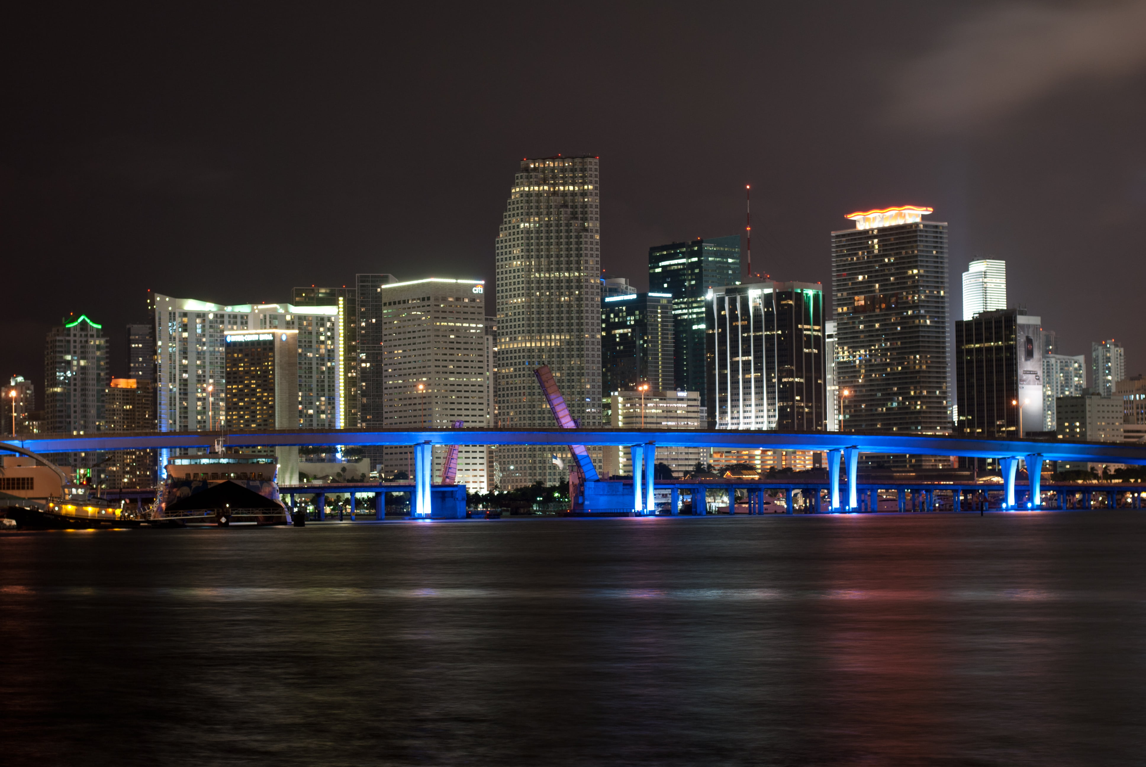 office building exterior, dusk, waterfront, bridge, reflection, water, ocean shore, road, traffic, night, miami, outdoors, finance, landmark, travel destinations, HD Wallpaper