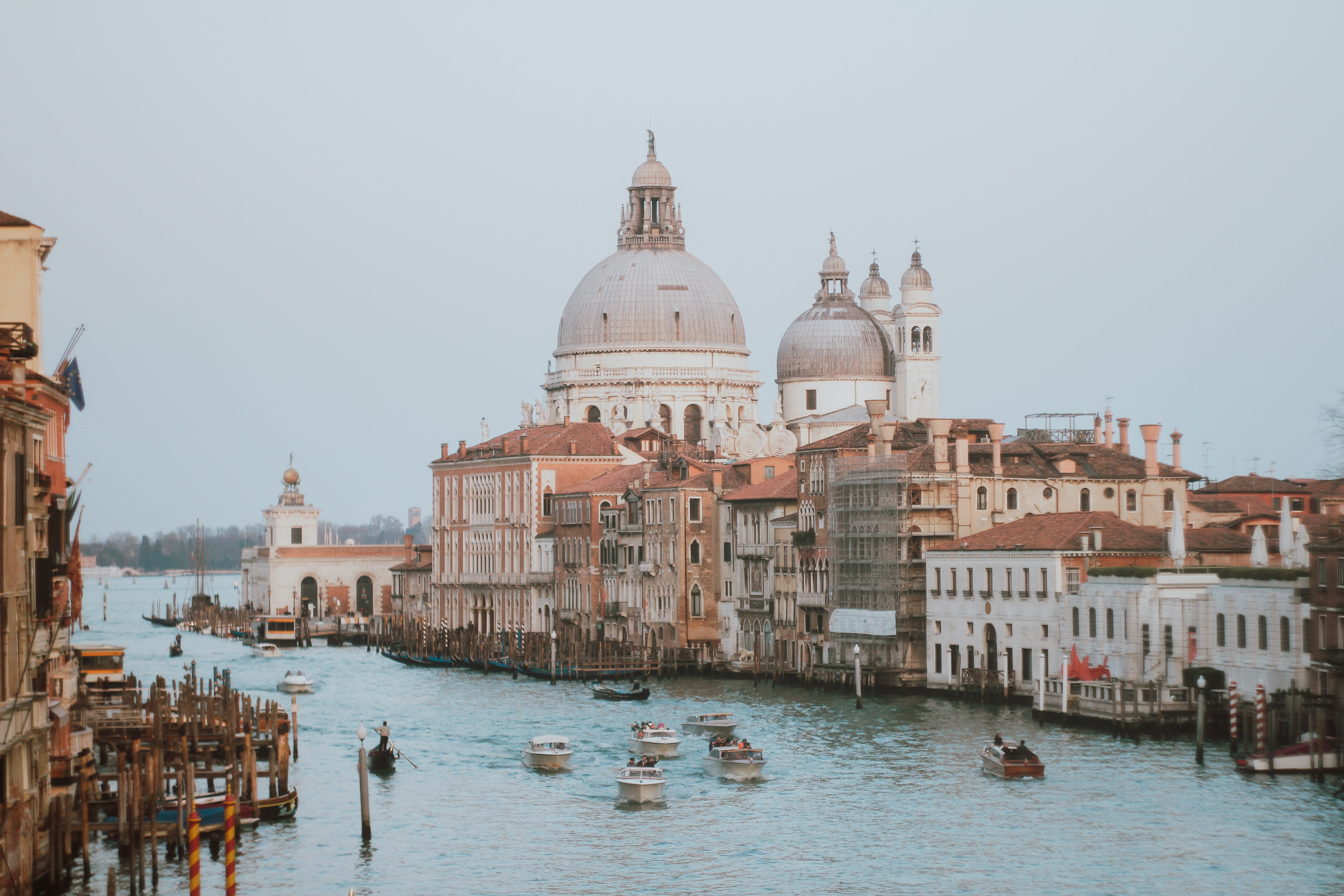 built structure, canal, gondola - traditional boat, religion, outdoors, belief, italy, traditional, nature, architecture, water, renaissance, romance, river, HD Wallpaper