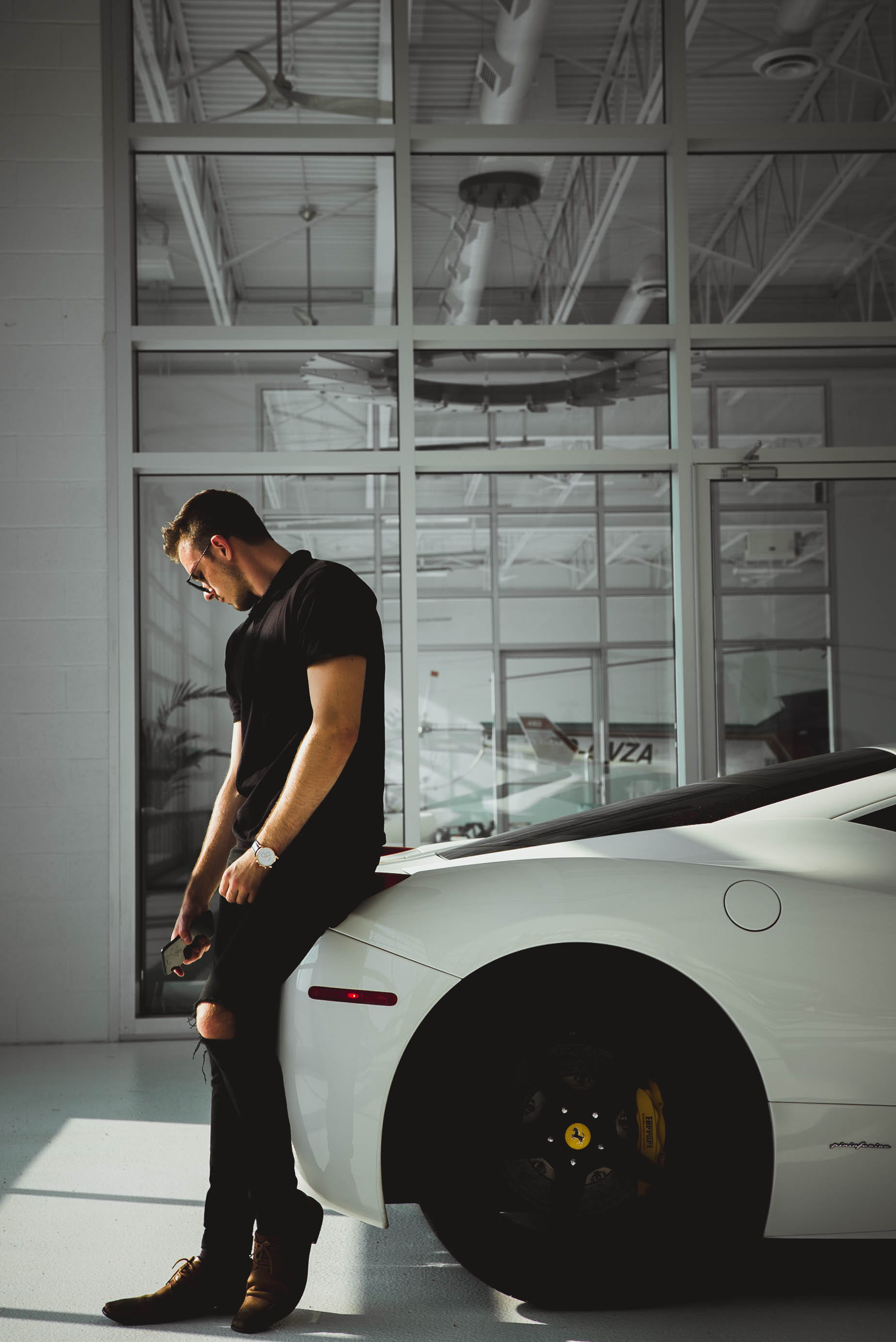 land vehicle, item, whote, day, showroom, sitting, mode of transportation, car, wheel, caucasian, lifestyles, inside, brake, young women, watch, ferrari, Phone HD Wallpaper