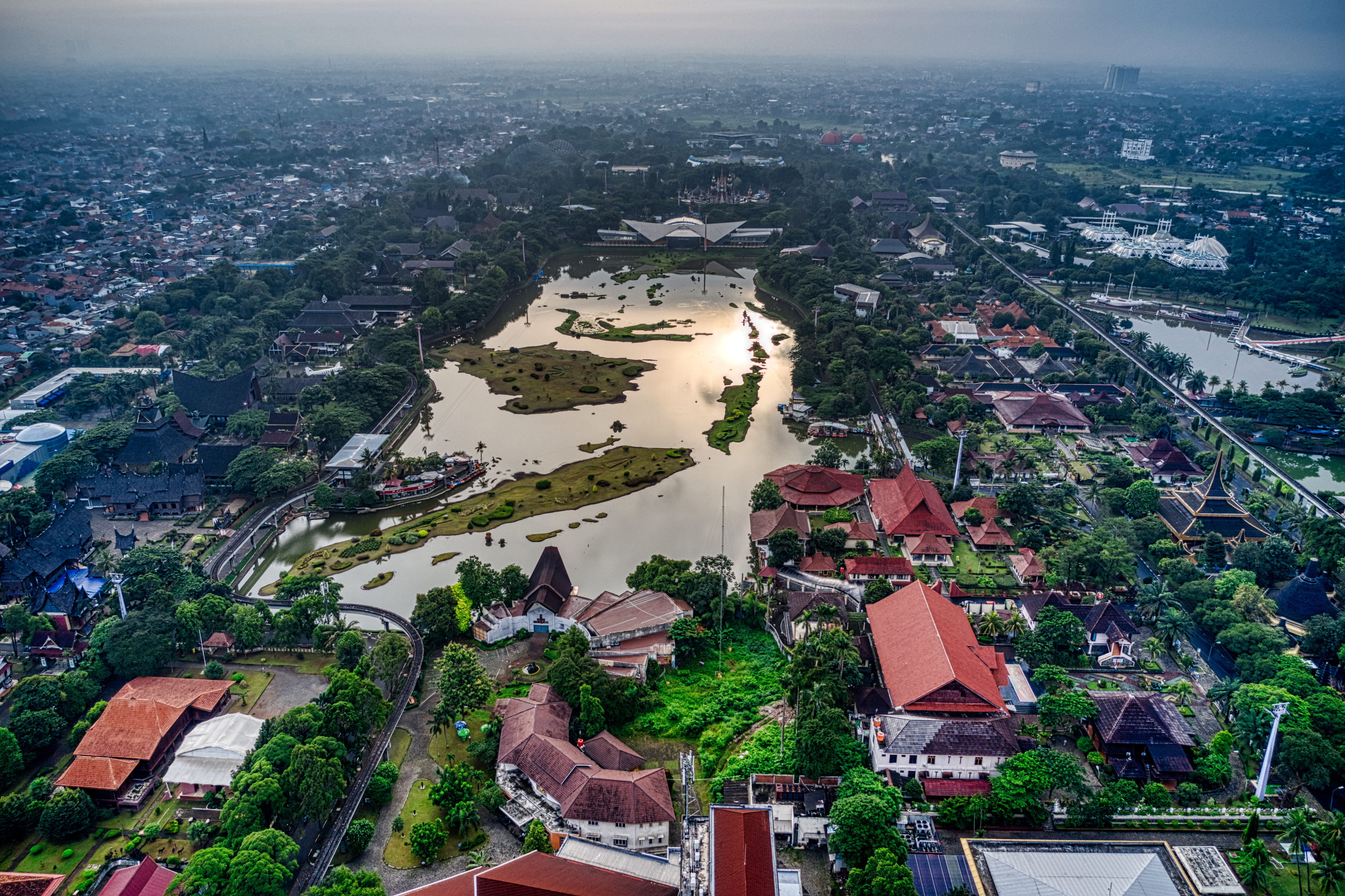 view, city, scenic, 5K, birds eye view, high angle view, body, water, built structure, roofs, daylight, houses, outdoors, townscape, urban, drone footage, HD Wallpaper