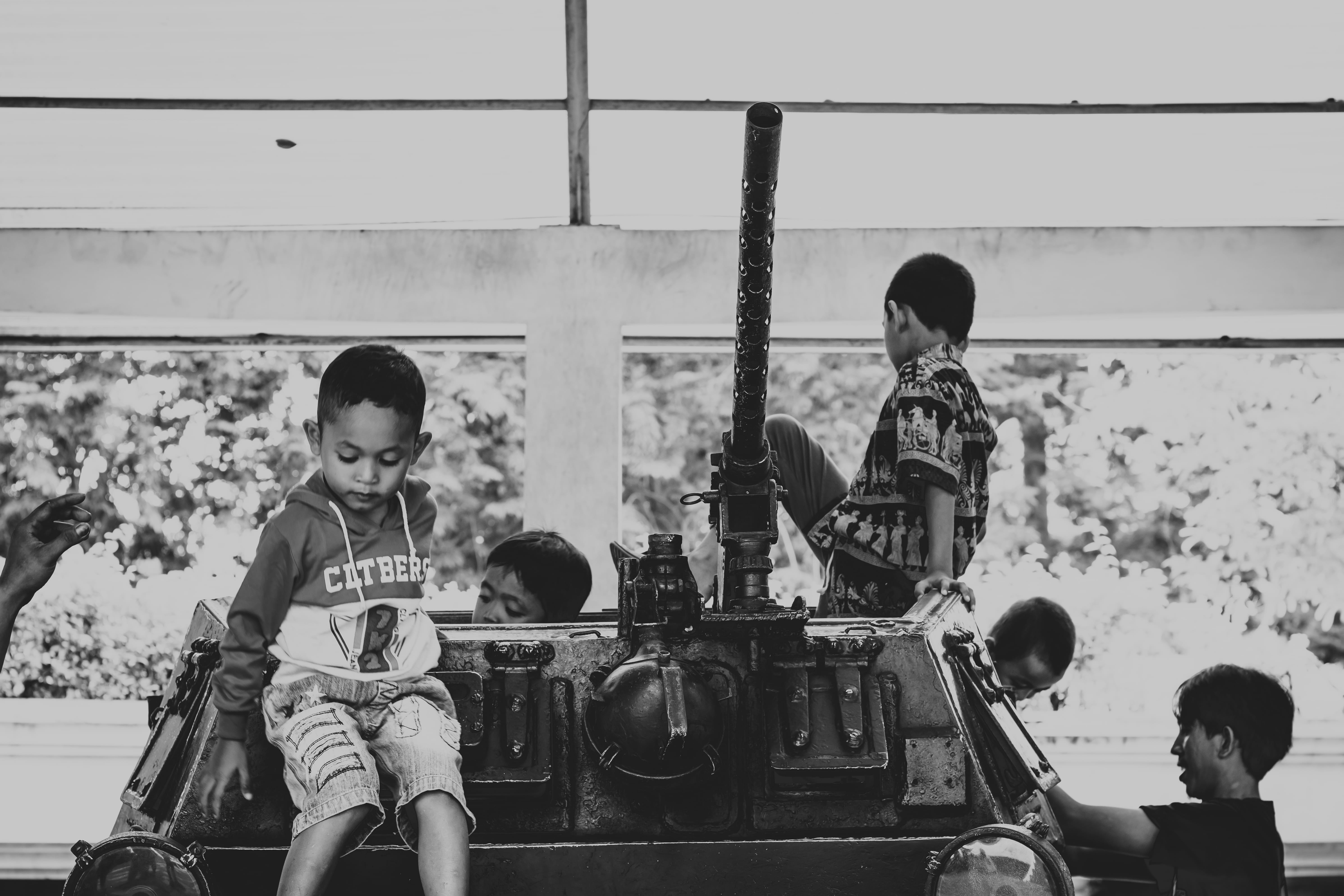 people, tank, lifestyles, surabaya, mode of transportation, transportation, tugu pahlawan, incidental people, arts culture and entertainment, playing, indonesia, HD Wallpaper
