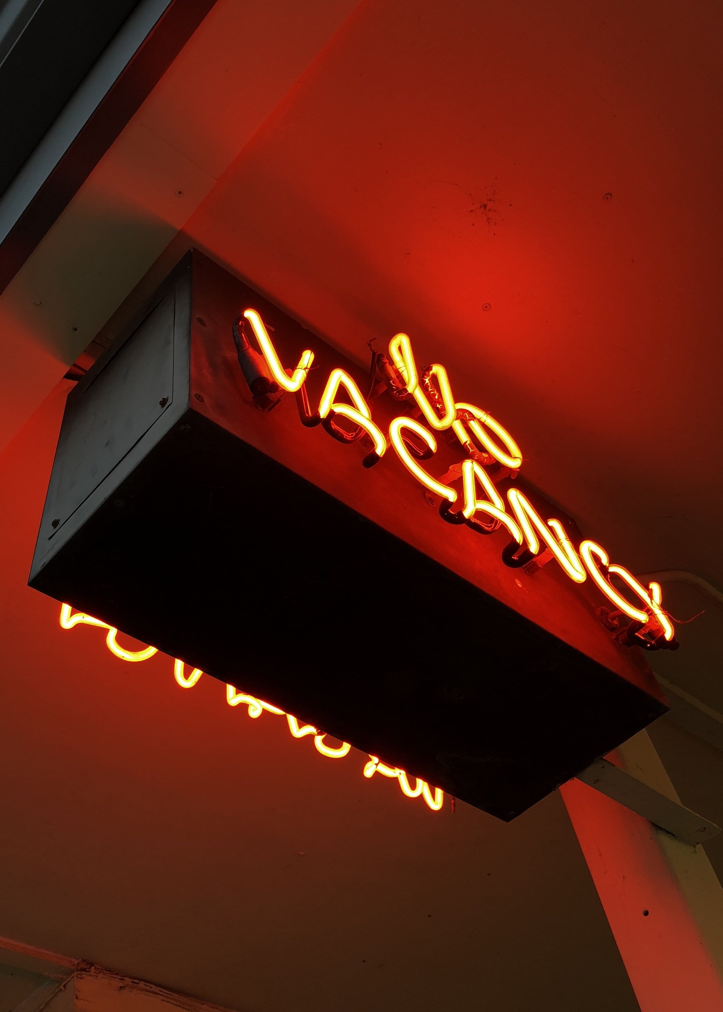 sign, no people, alphabet, light, light - natural phenomenon, western script, red, neon, ceiling, lighting, pizzeria, city, neon sign, meal, indoors, lighting equipment, Phone HD Wallpaper